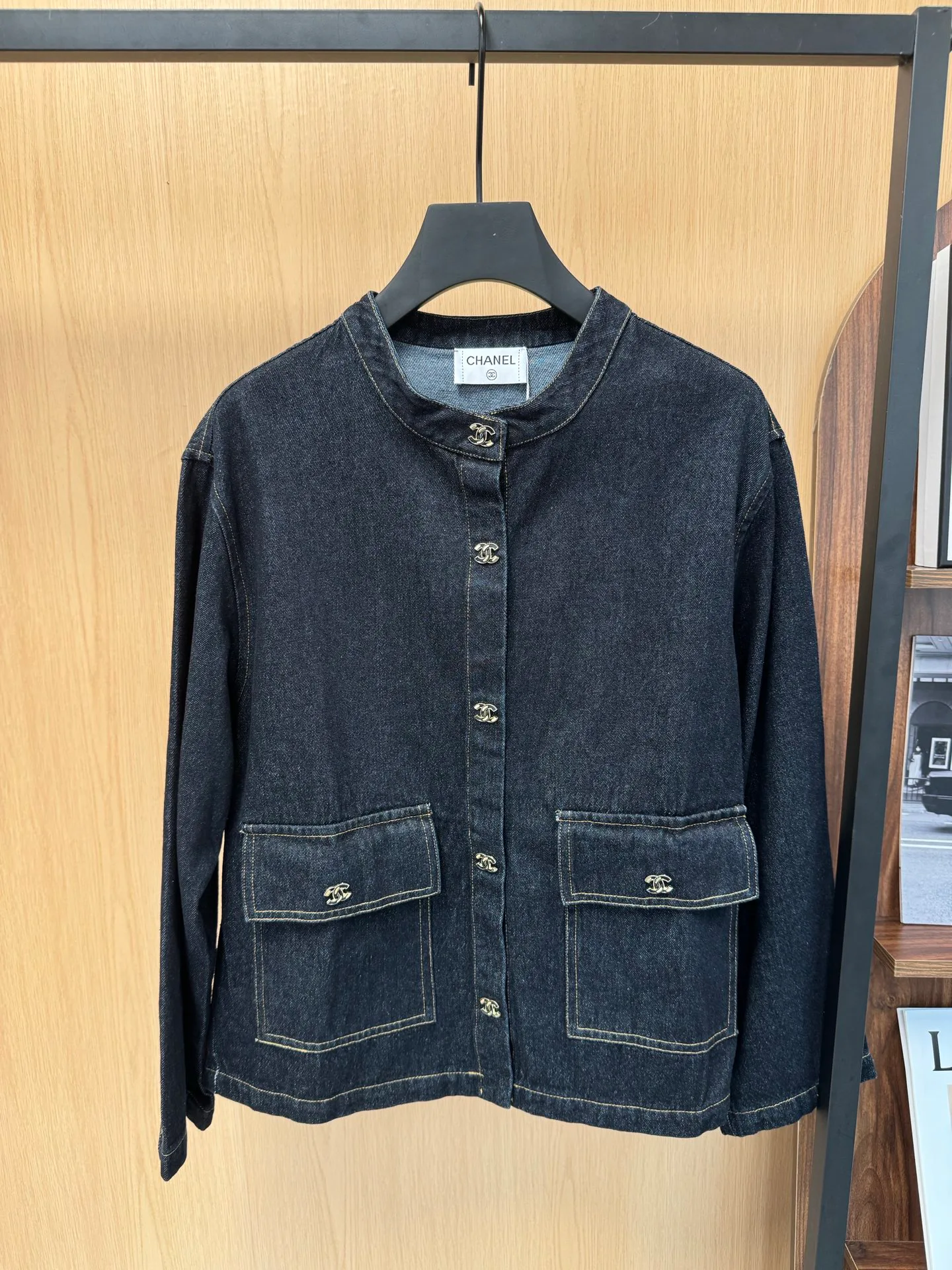 Куртки И Пуховики Женские Chanel 17892395