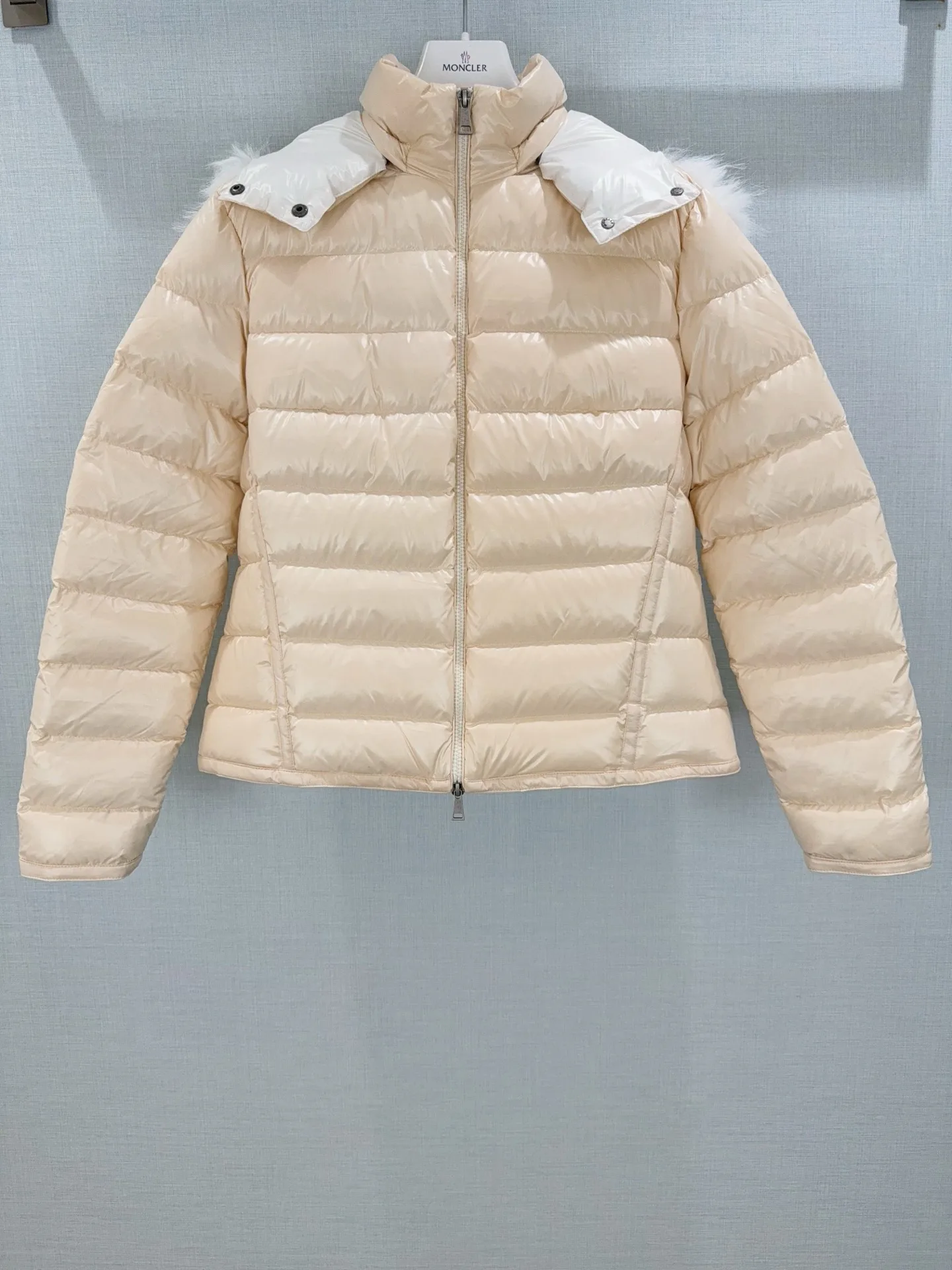 Куртки И Пуховики Женские Moncler 18571748