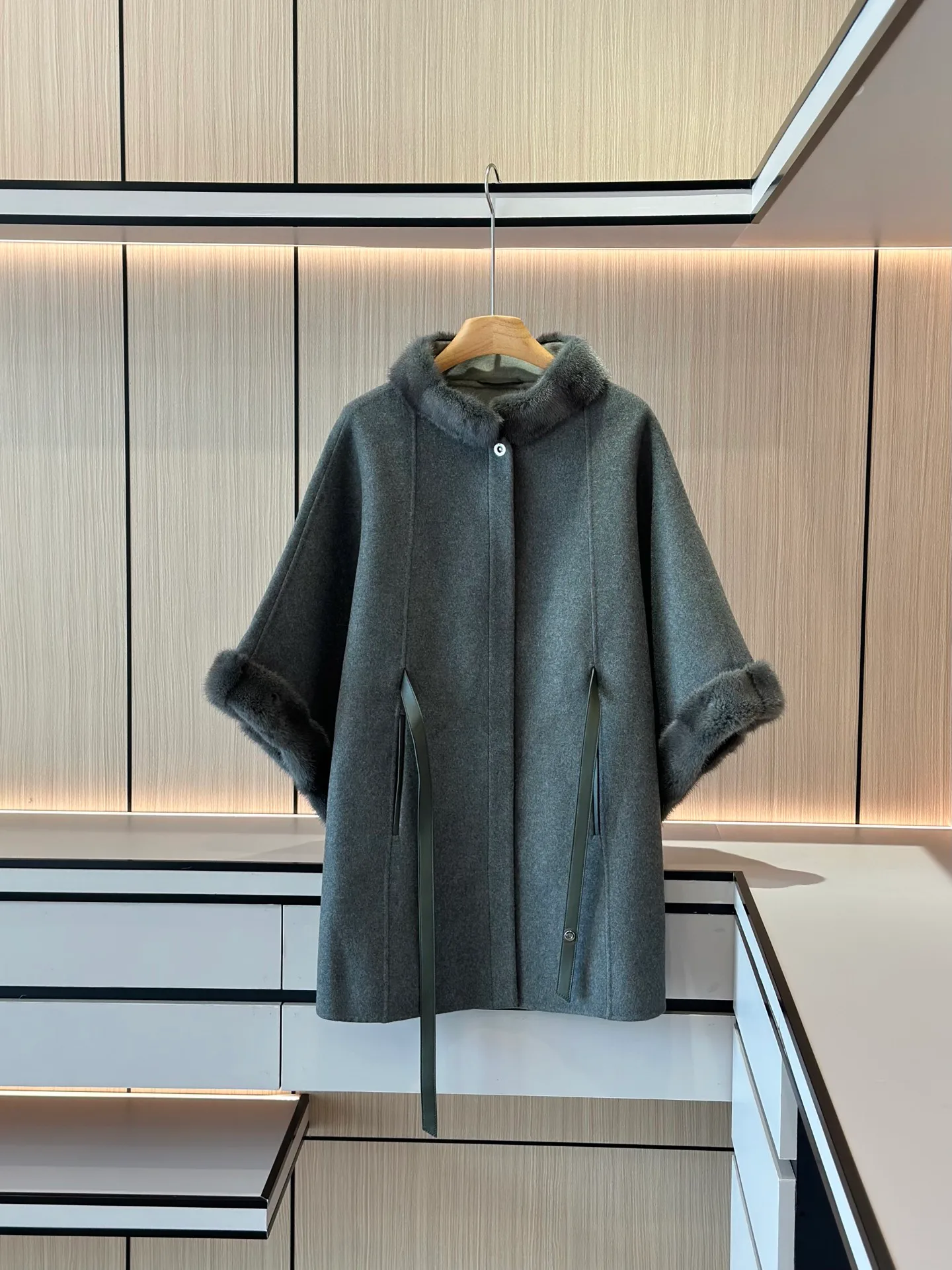 Пальто Женские Loro Piana 18197606