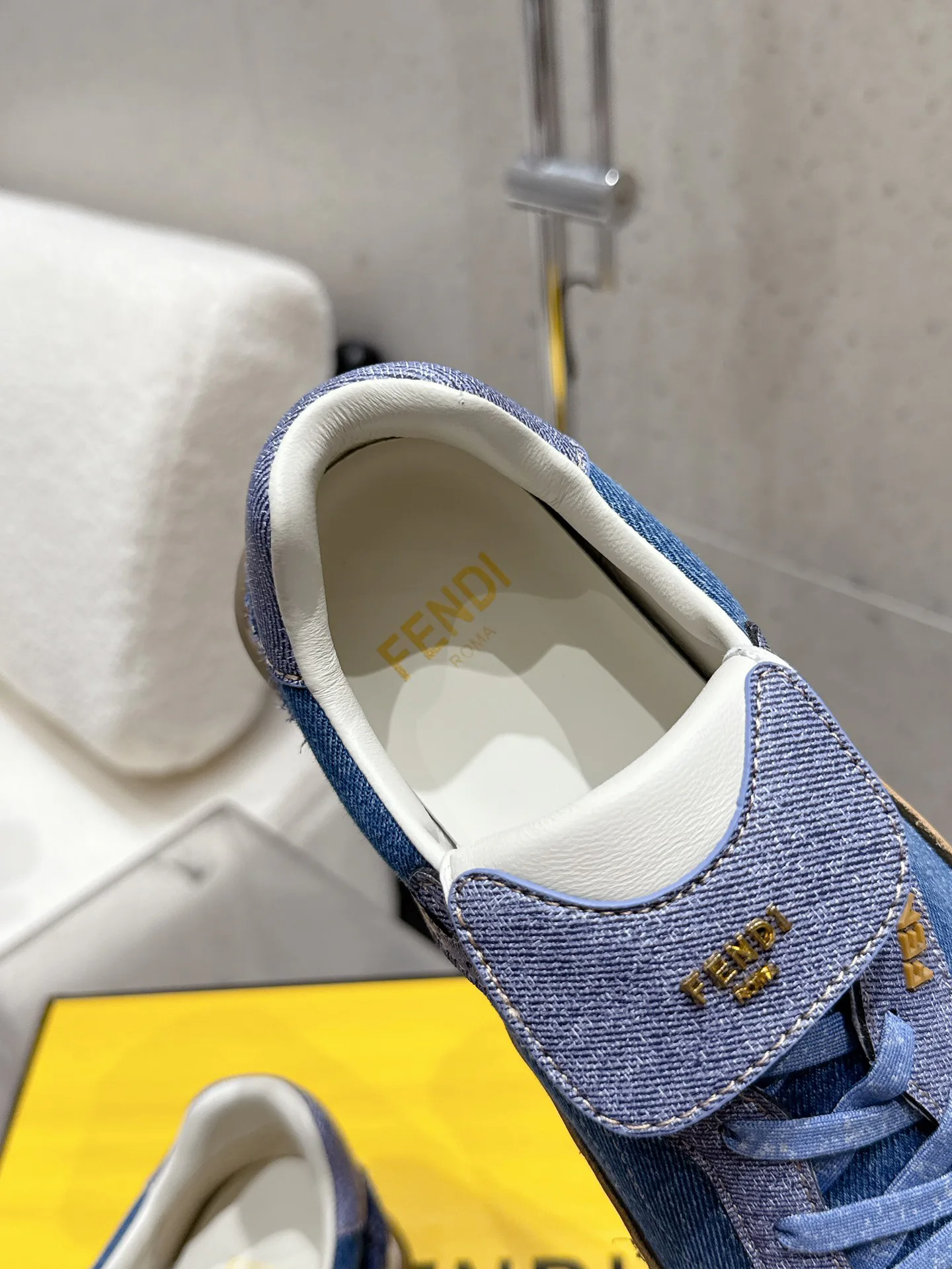 Кроссовки Женские Fendi 13078814