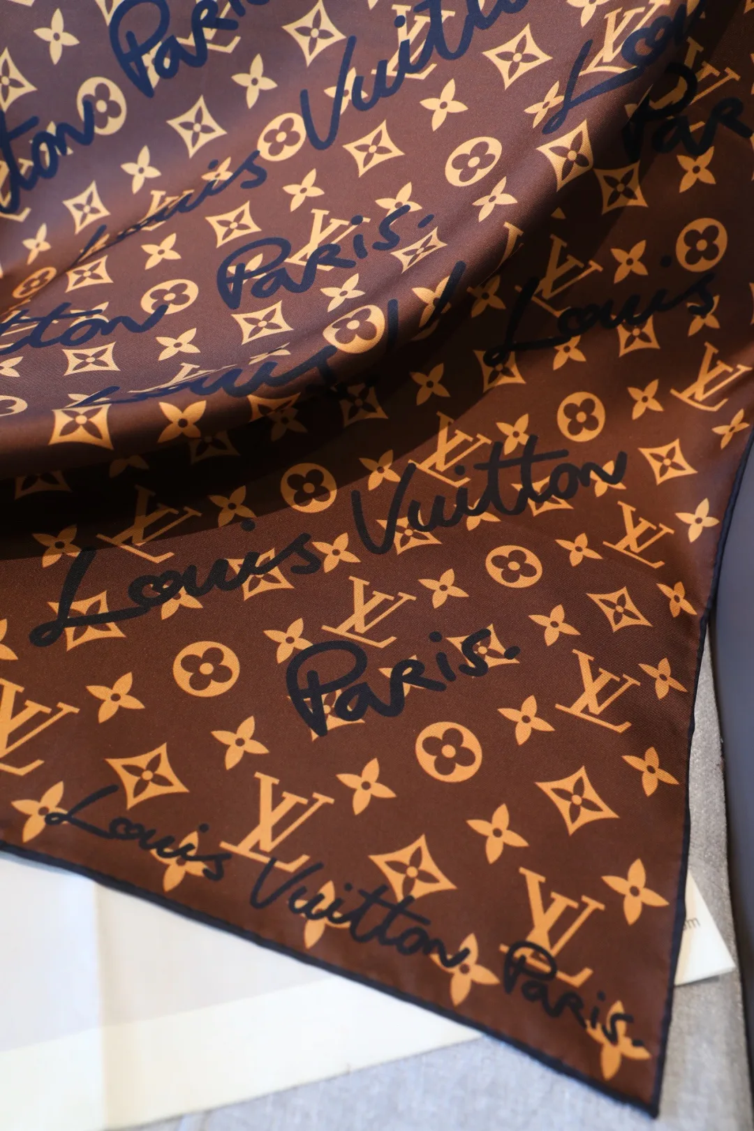 Платки Louis Vuitton 13896158