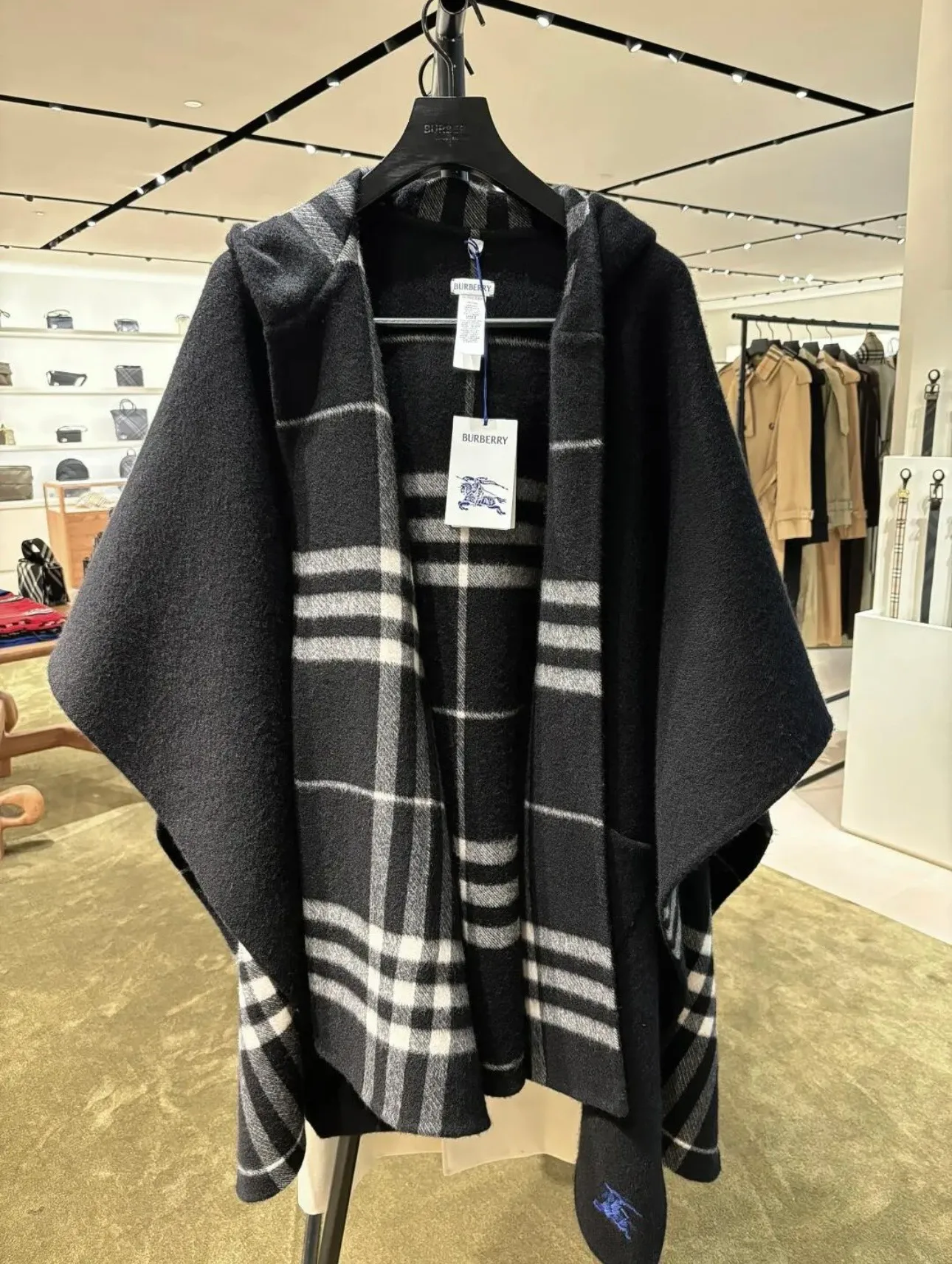 Пальто Женские Burberry 18105483