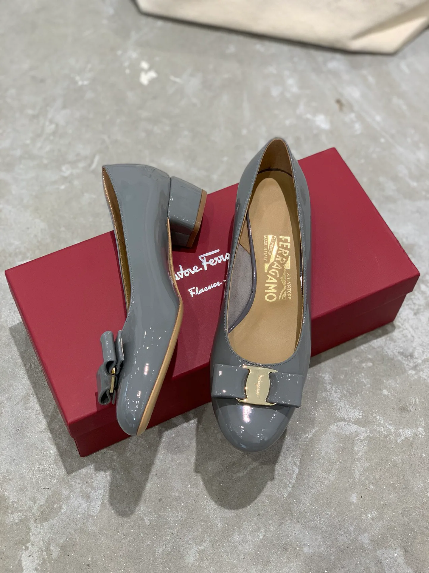 Туфли Женские Salvatore Ferragamo 18340713