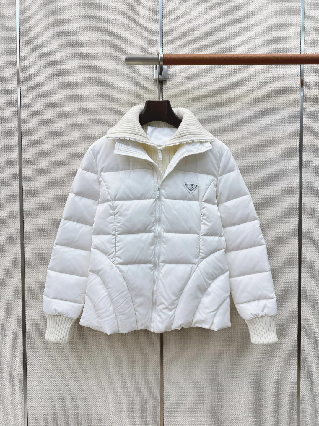 Куртки И Пуховики Женские Prada 18801384