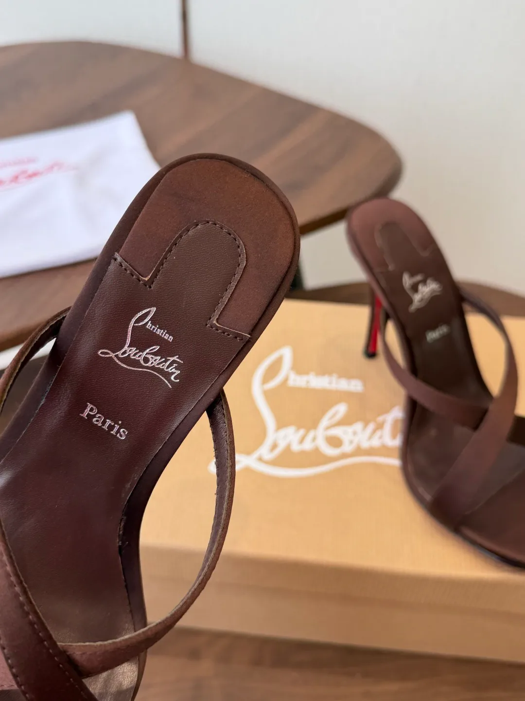 Босоножки Женские Christian Louboutin 18183092