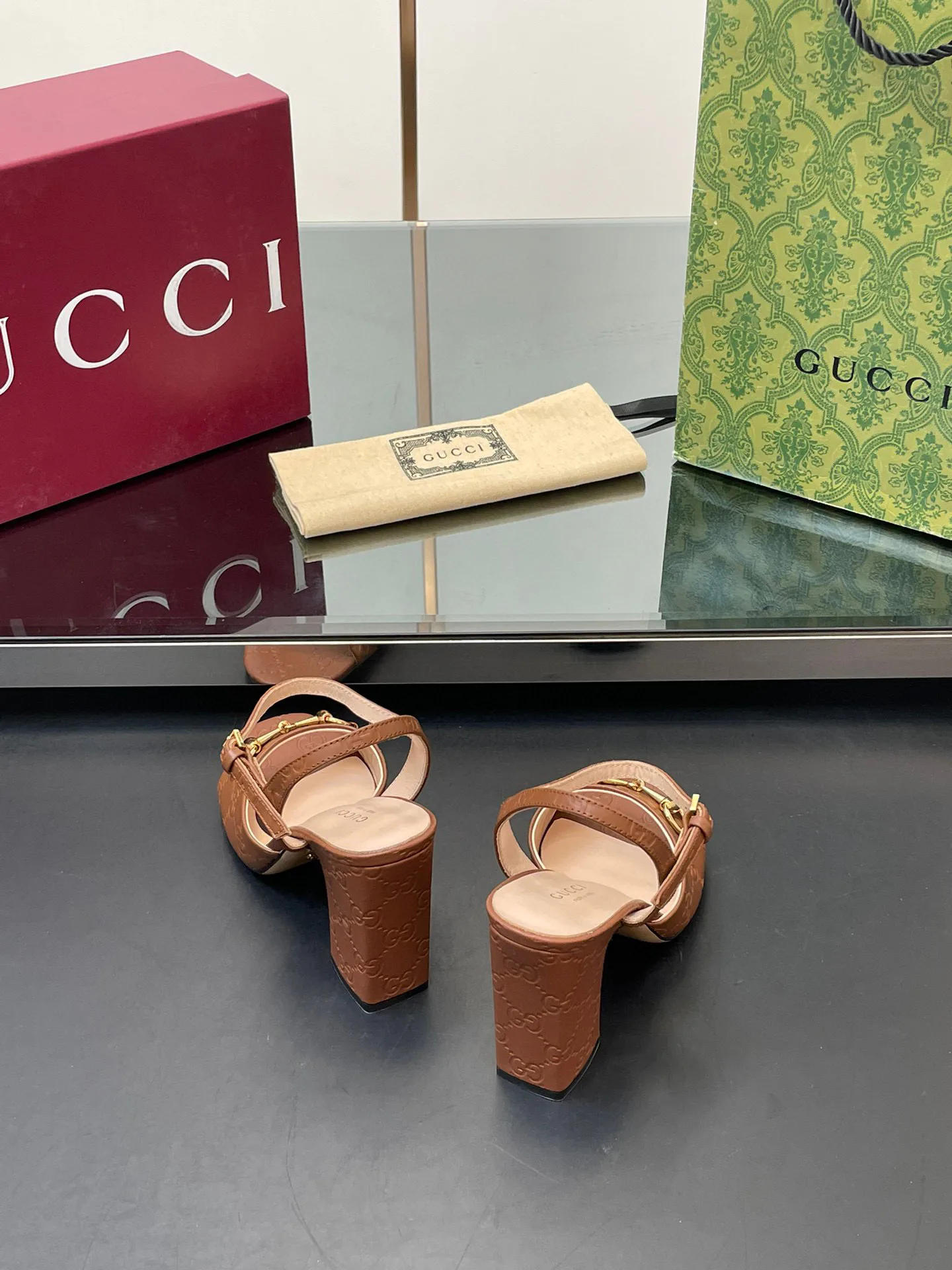 Босоножки Женские Gucci 17614708