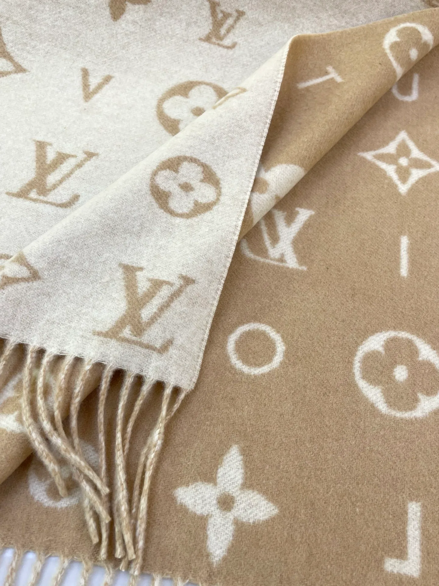 Шарфы Louis Vuitton 1981570