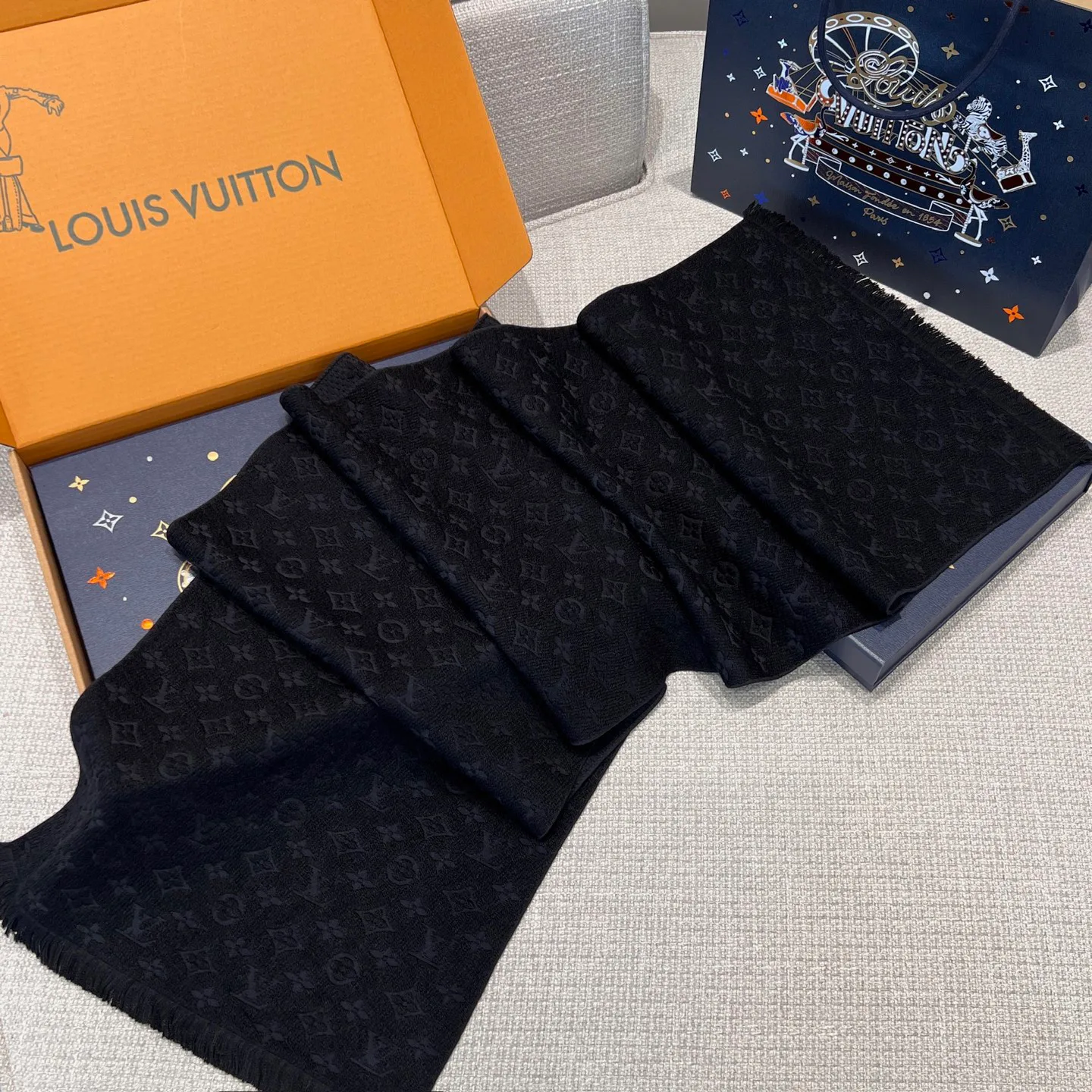 Шарфы Louis Vuitton 17945580