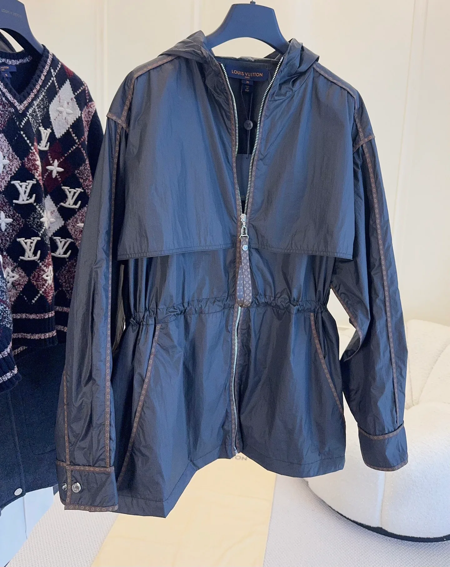 Куртки И Пуховики Женские Louis Vuitton 18923705