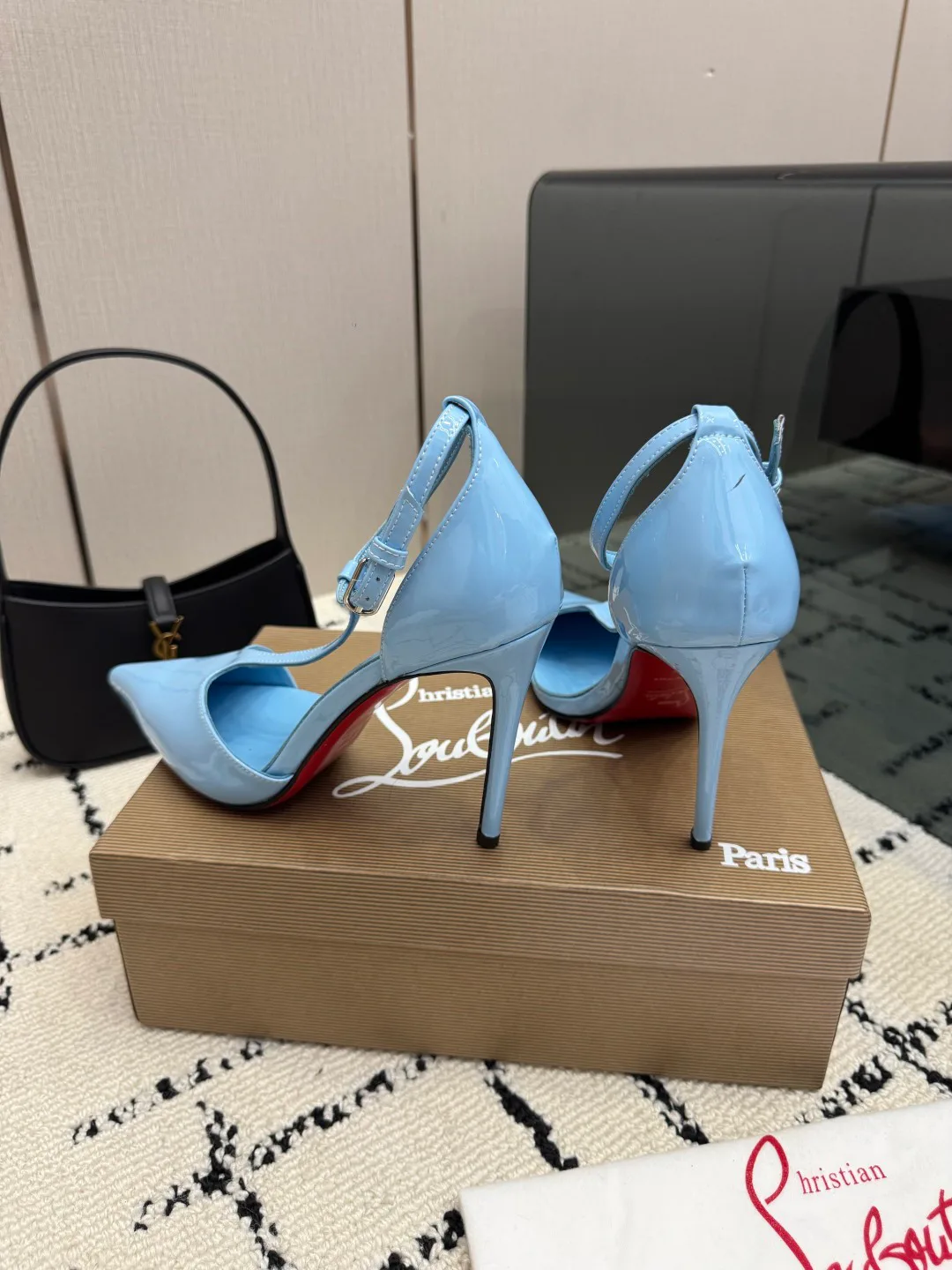 Туфли Женские Christian Louboutin 19427016