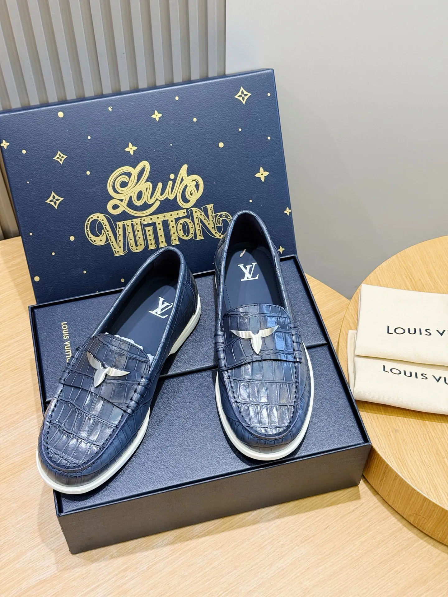 Лоферы И Мокасины Женские Louis Vuitton 17914083