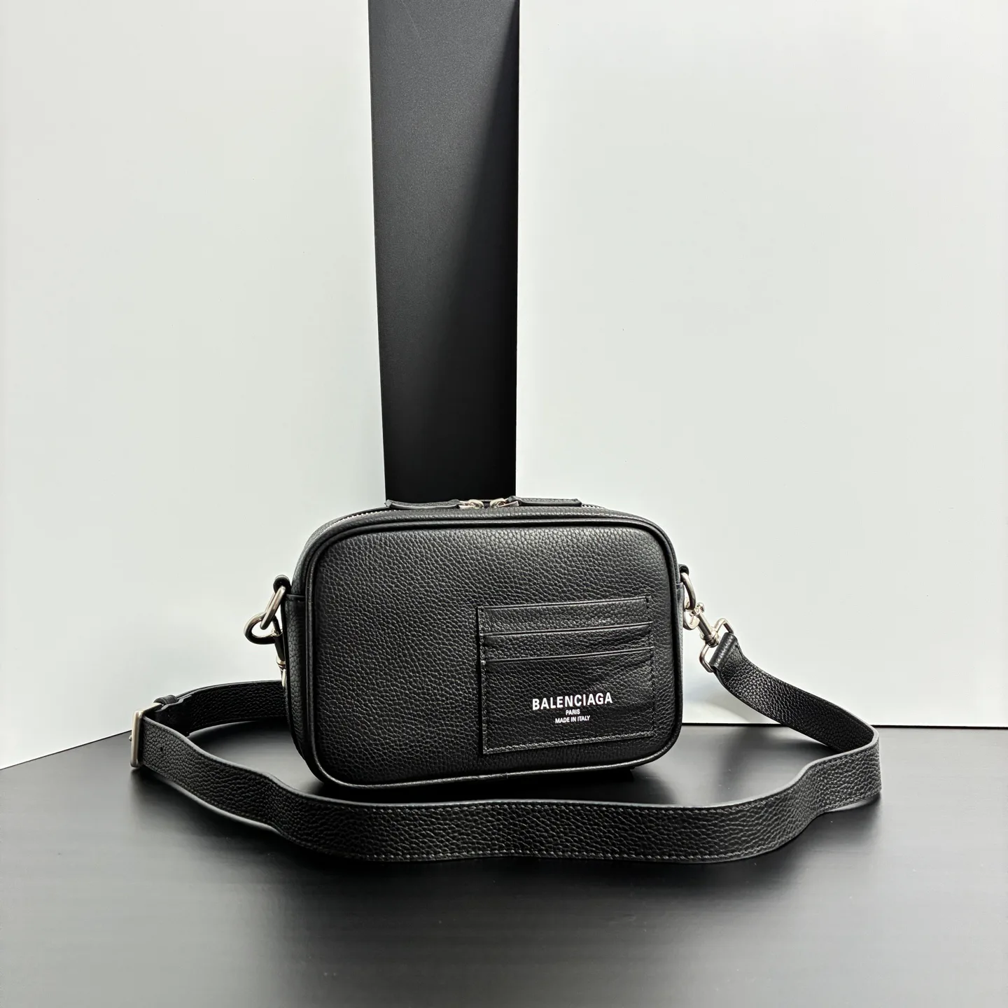 Сумки На Ремне Женские Balenciaga 18136516