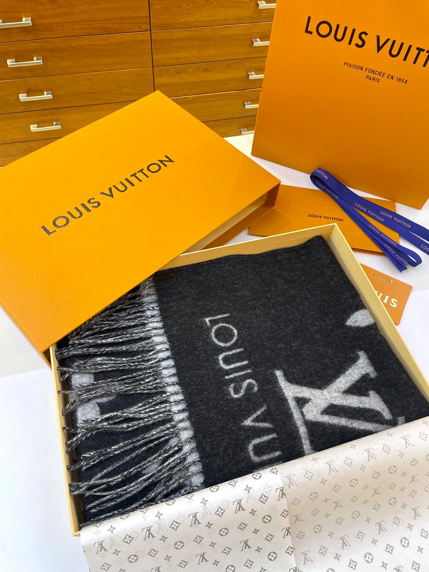 Шарфы Louis Vuitton 266408