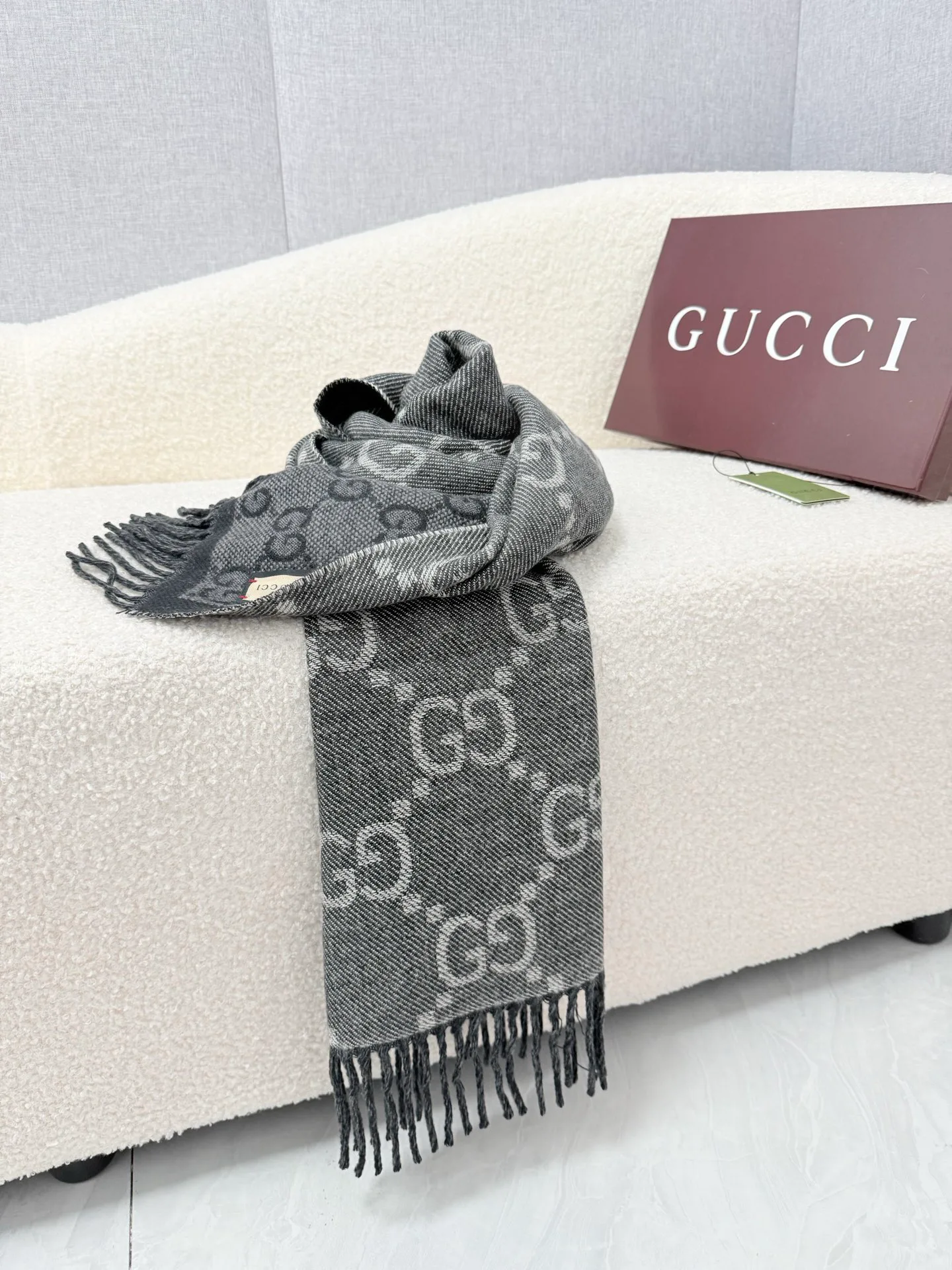 Шарфы Gucci 18322346