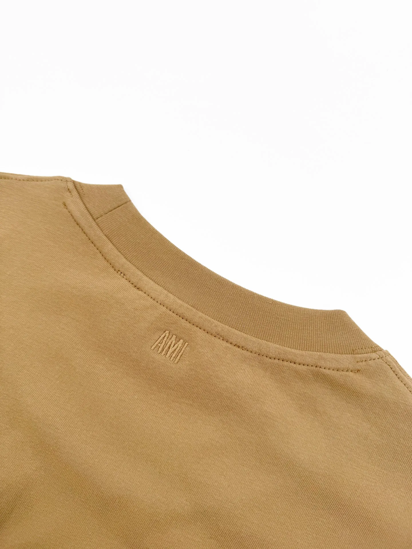 Футболки Женские Ami Paris 5889940