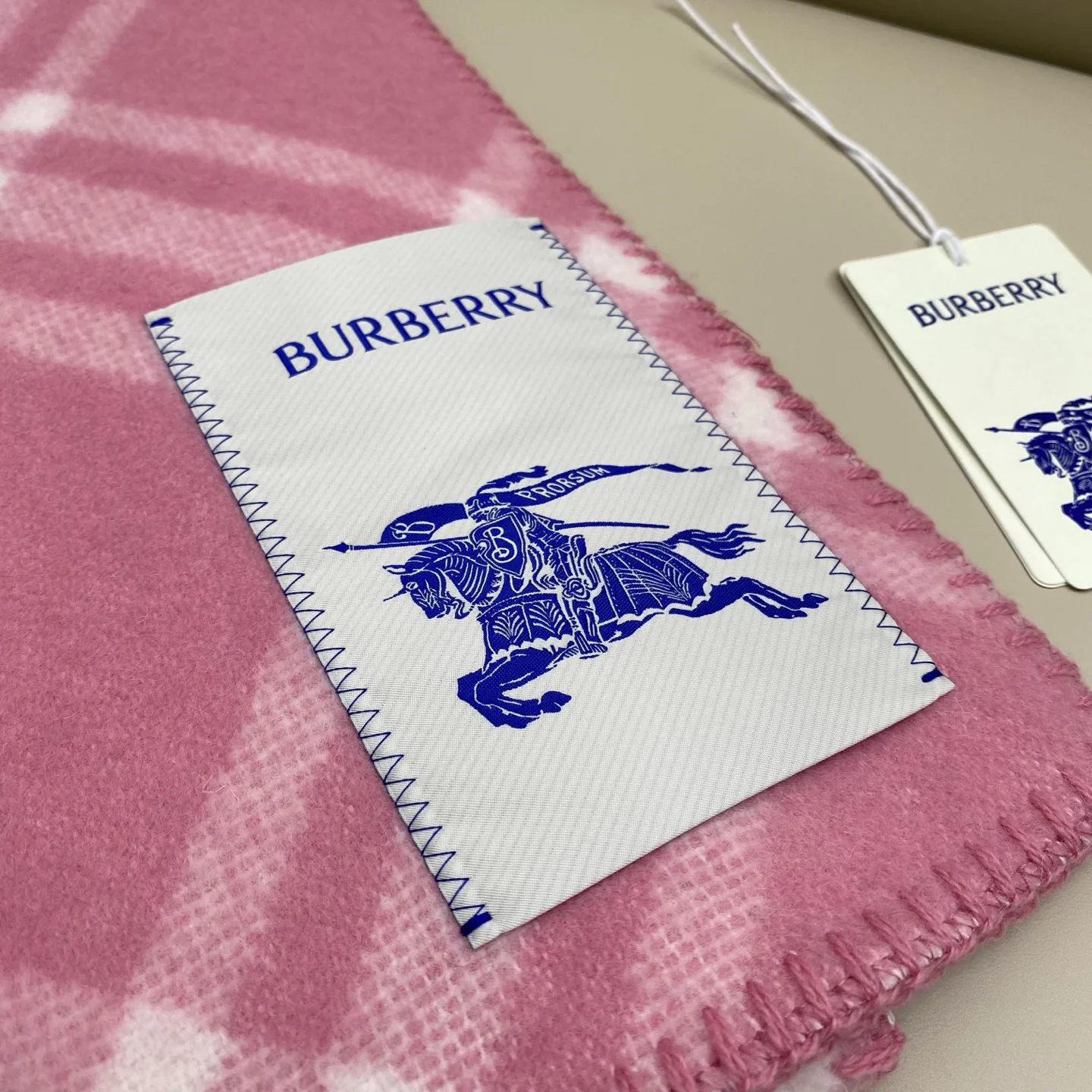 Шарфы Burberry 438501