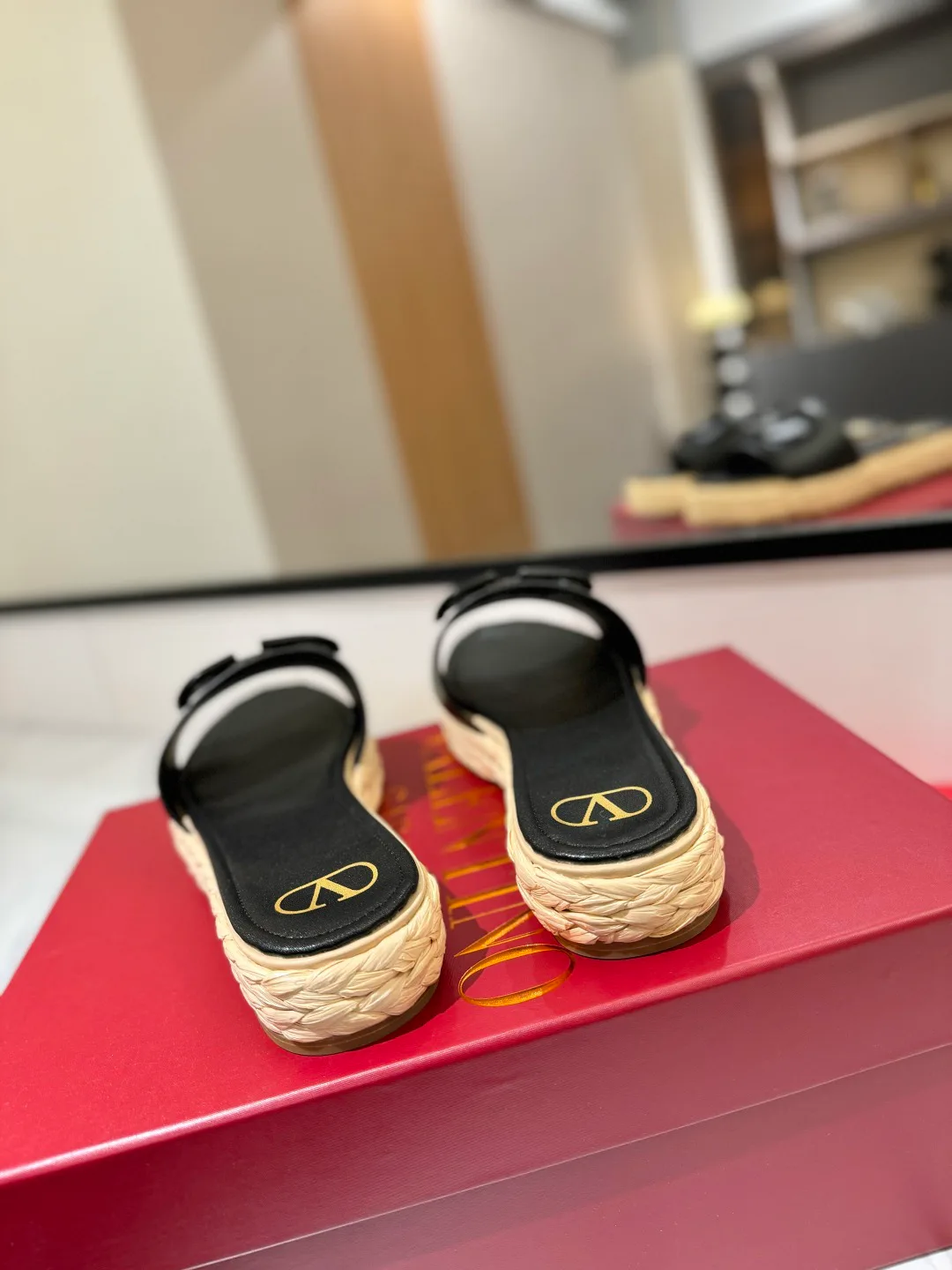 Босоножки Женские Valentino 17946607