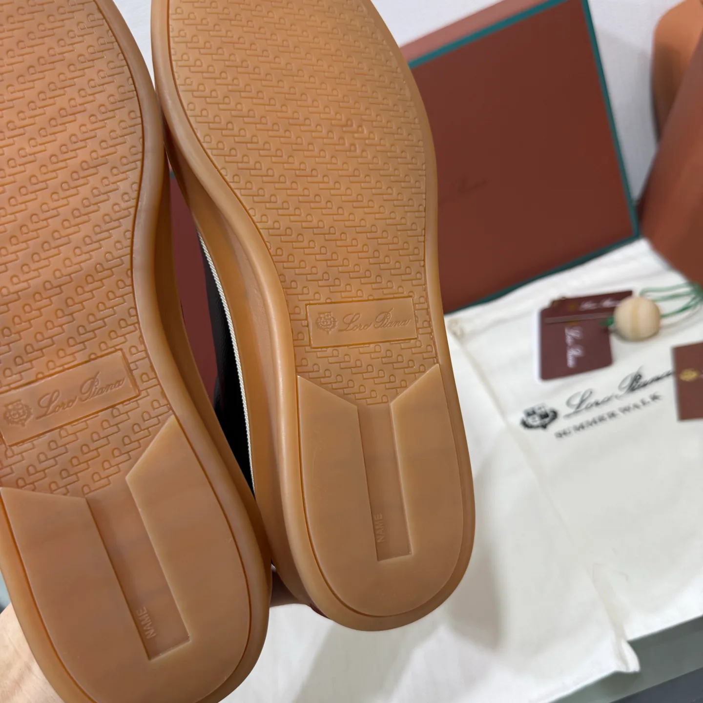 Кроссовки Женские Loro Piana 17955589