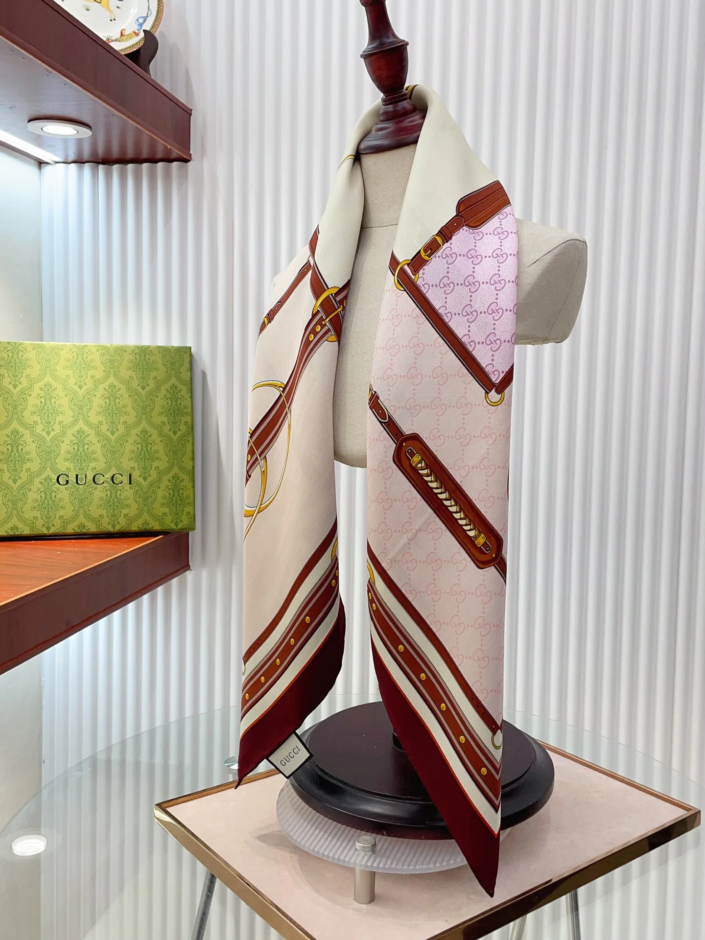 Шарфы Gucci 10190