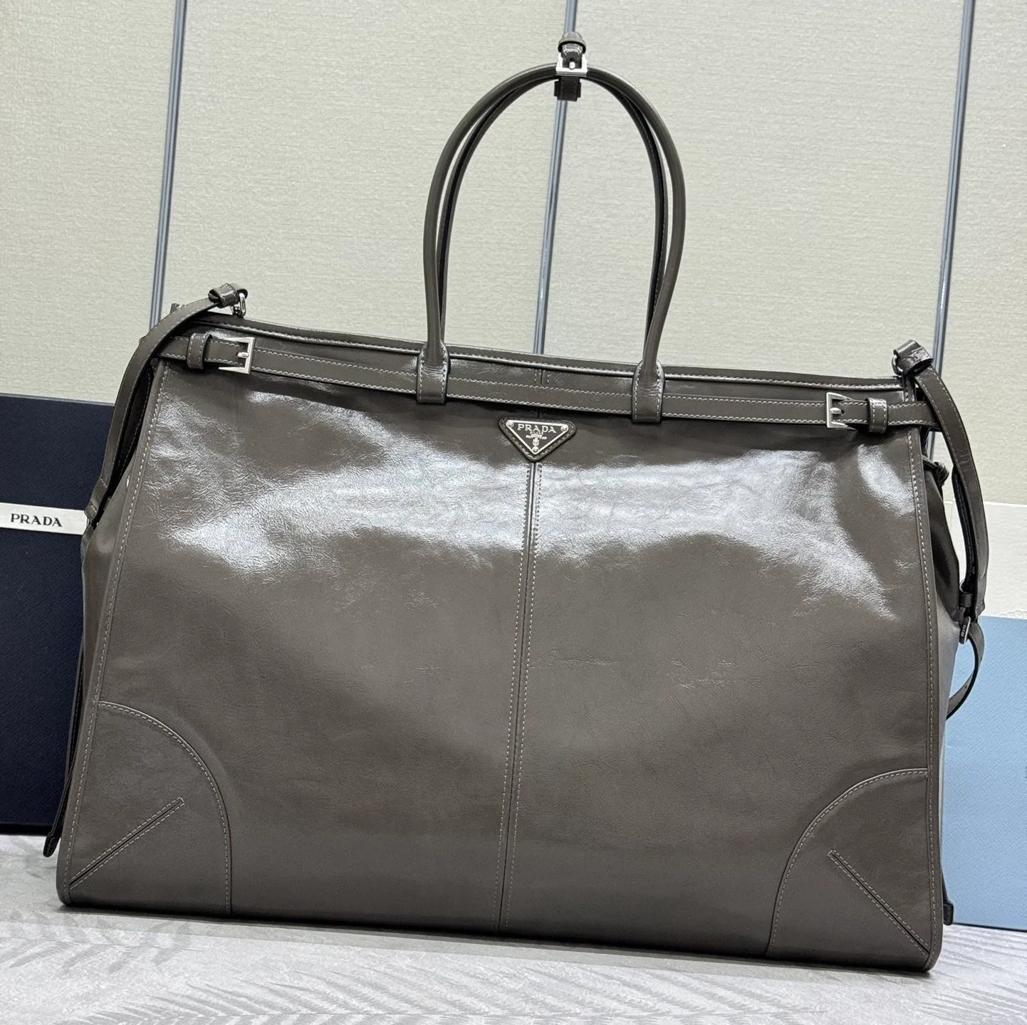 Классические Сумки Женские Prada 11462568
