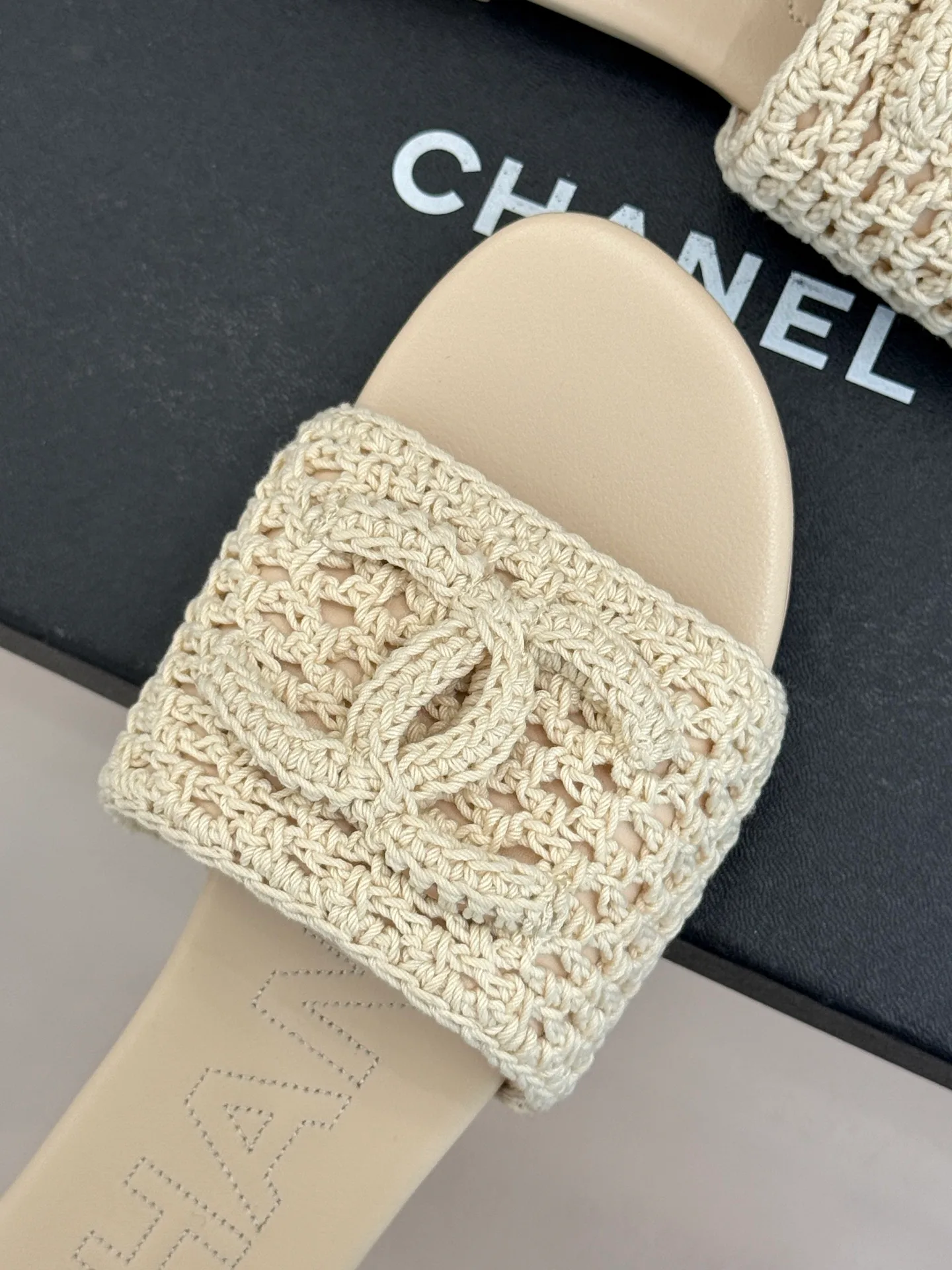 Шлепанцы Женские Chanel 11485812