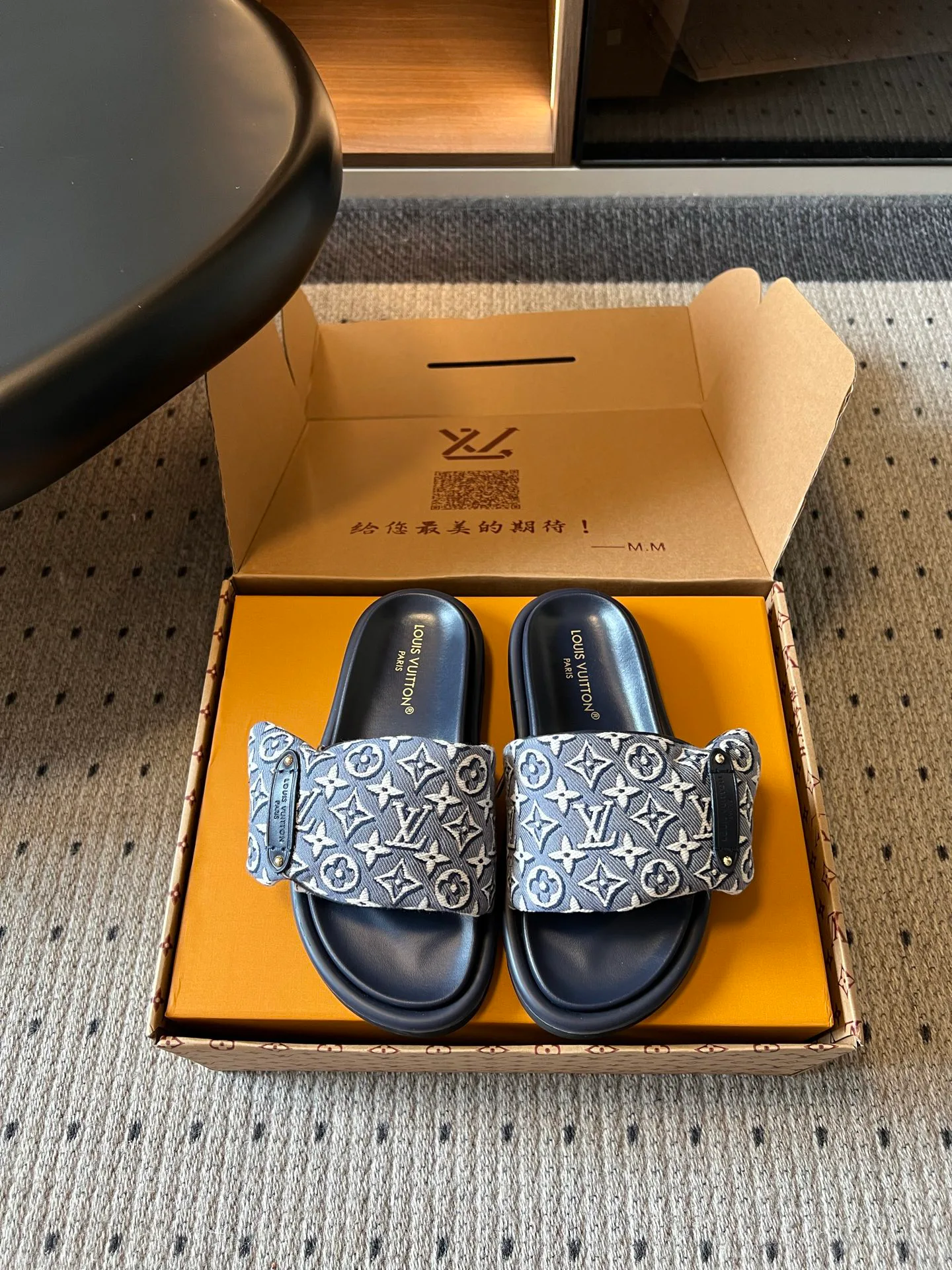 Шлепанцы Женские Louis Vuitton 17686618