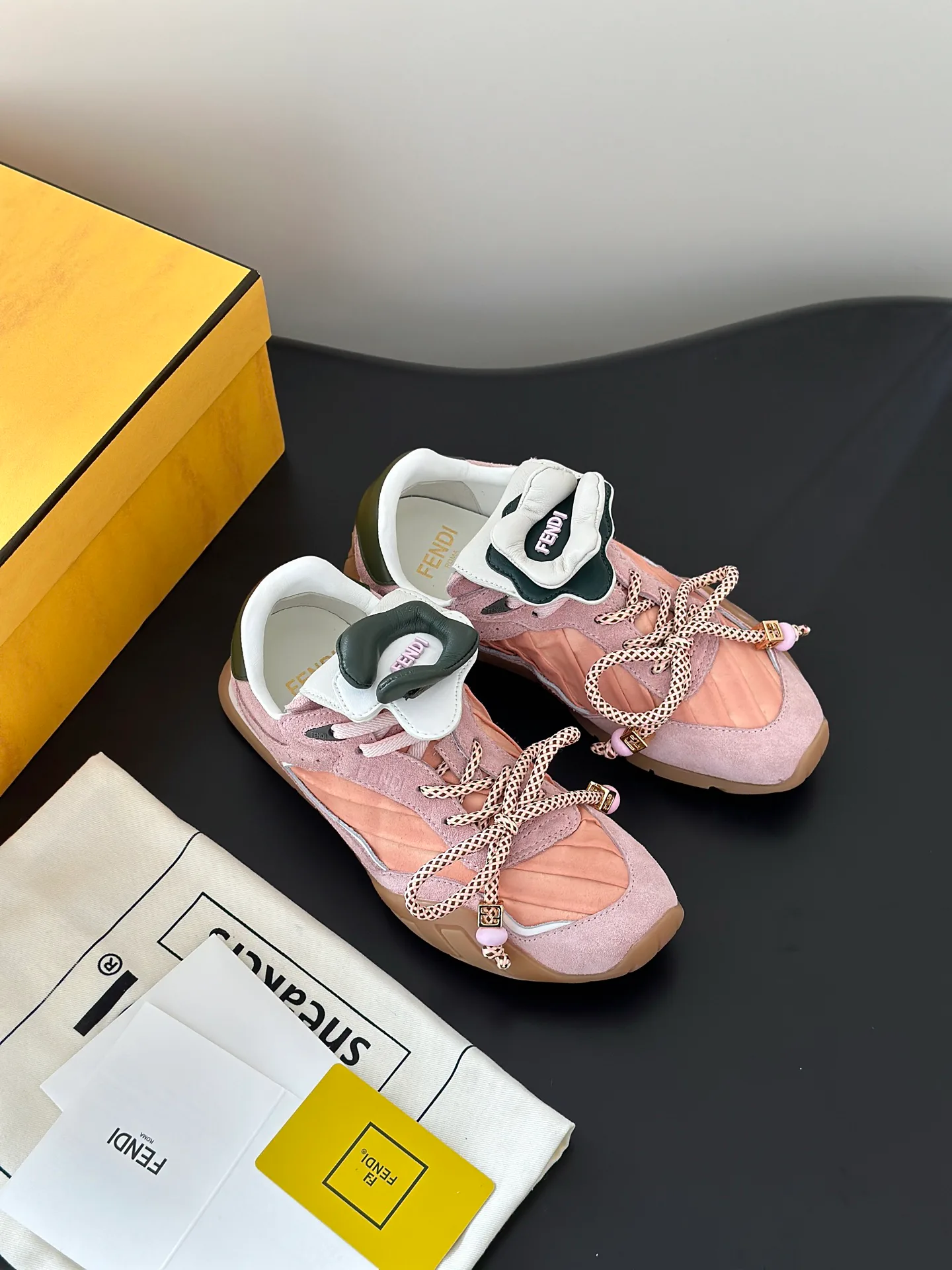 Кроссовки Женские Fendi 11886714