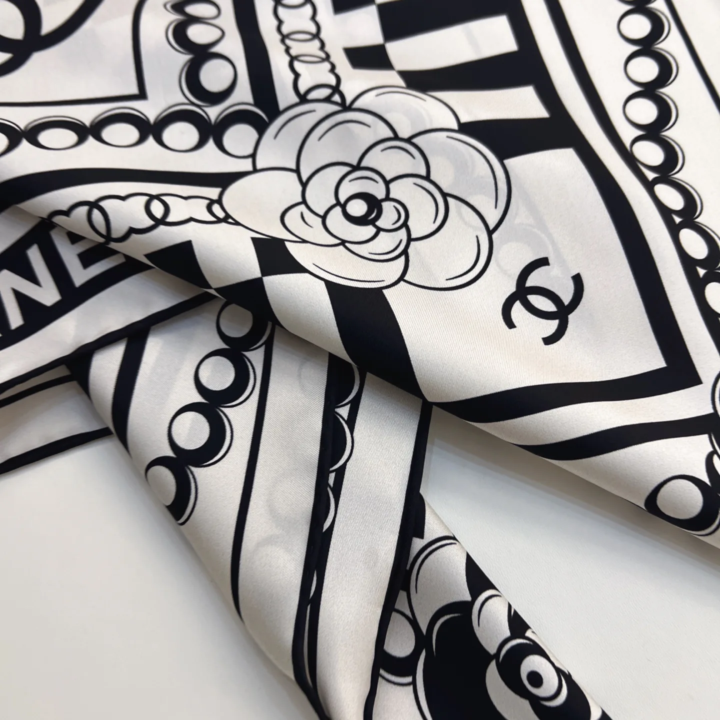 Платки Chanel 5021496