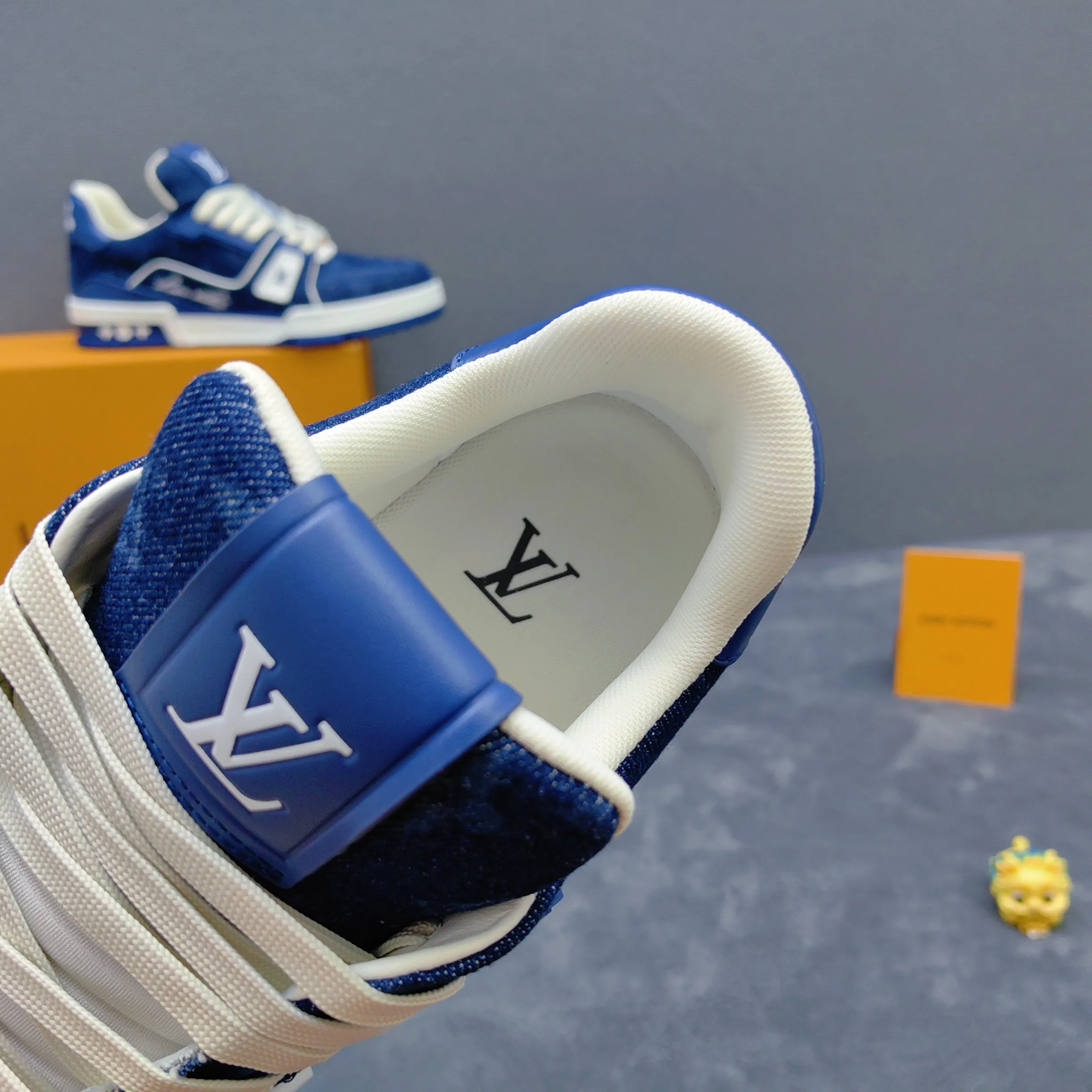 Кроссовки Женские Louis Vuitton 17957146
