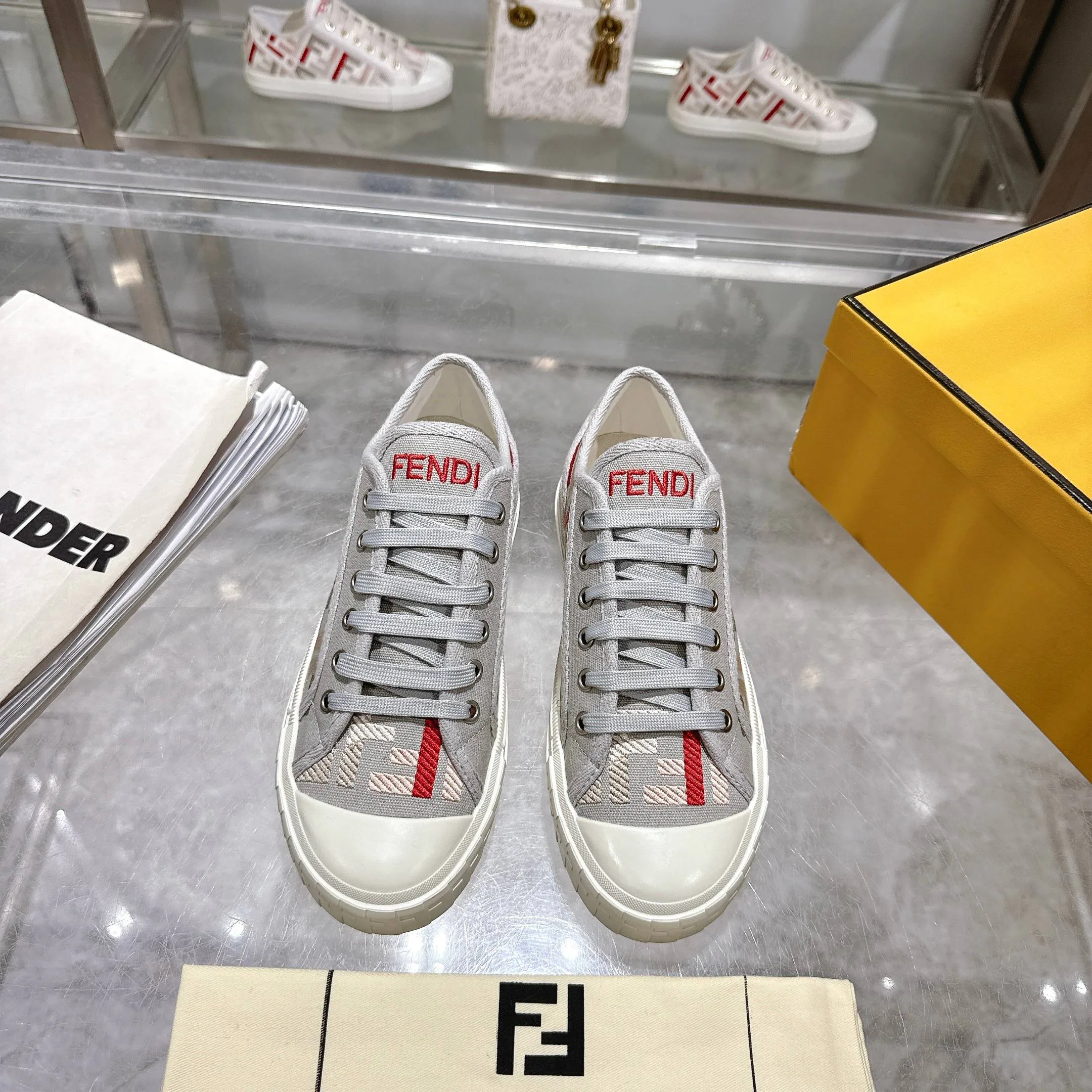 Кроссовки Женские Fendi 12865169