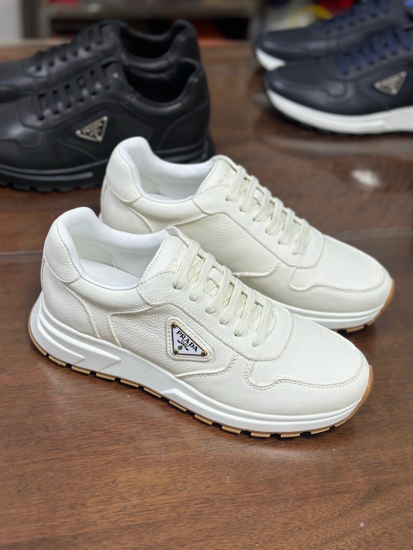 Кроссовки Женские Prada 18708342