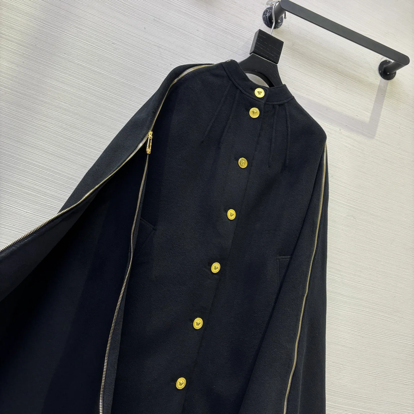 Куртки И Пуховики Женские Versace 562221