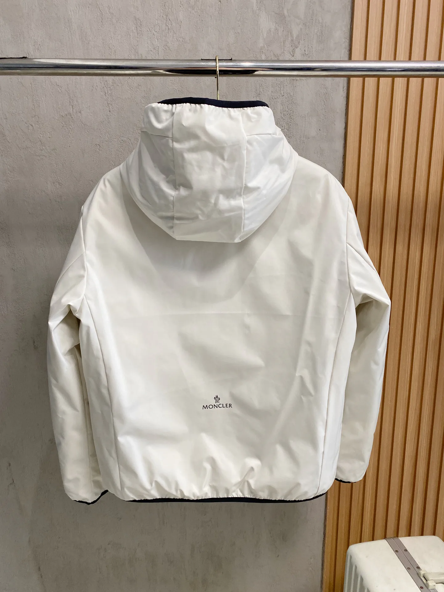 Куртки И Пуховики Мужские Moncler 5596261