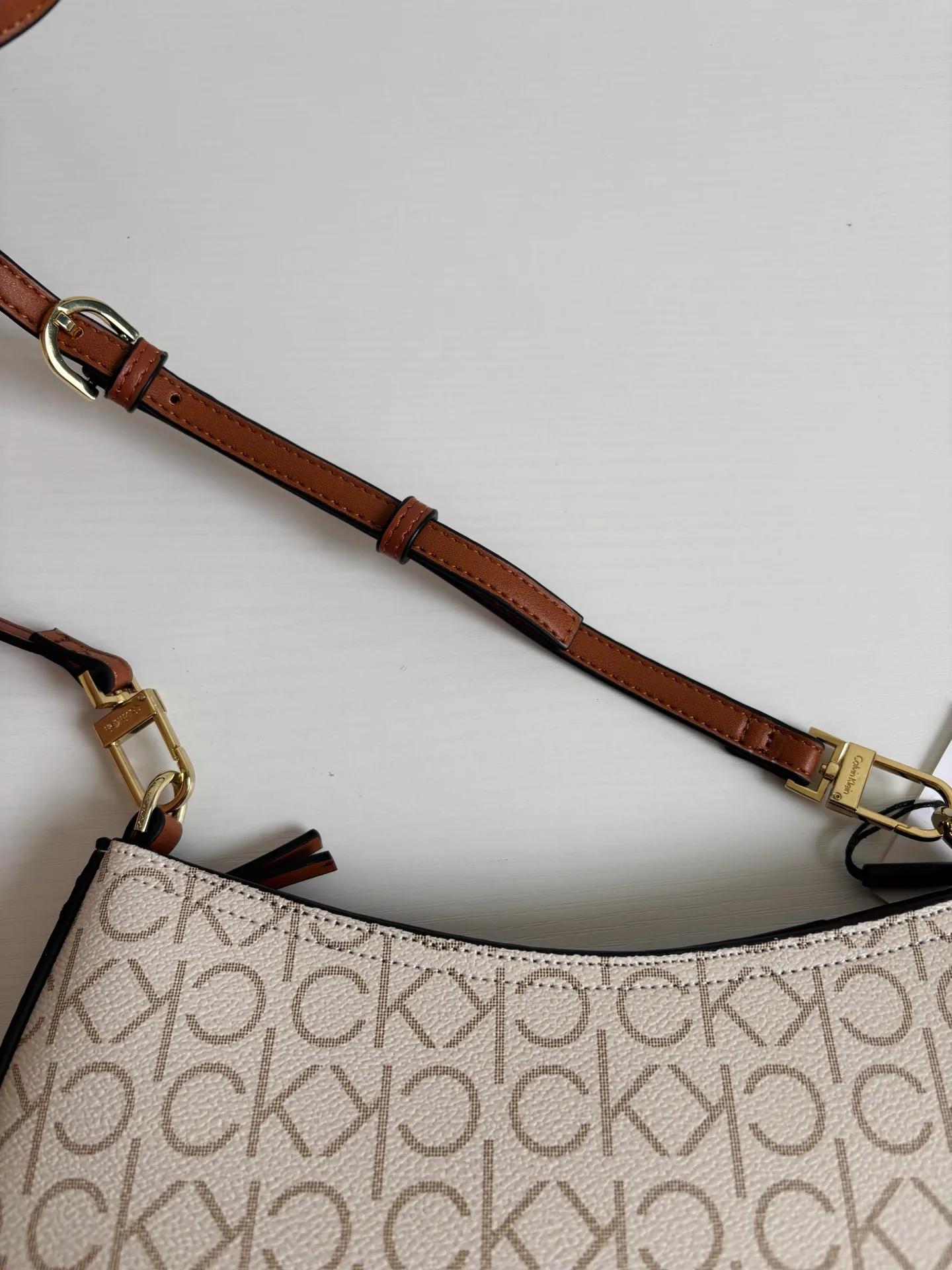 Сумки На Ремне Женские Calvin Klein 347323