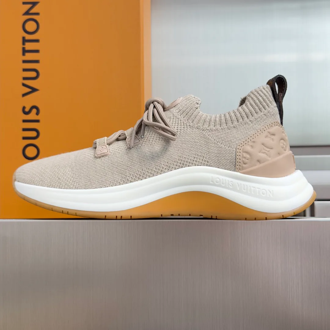 Кроссовки Женские Louis Vuitton 17950536