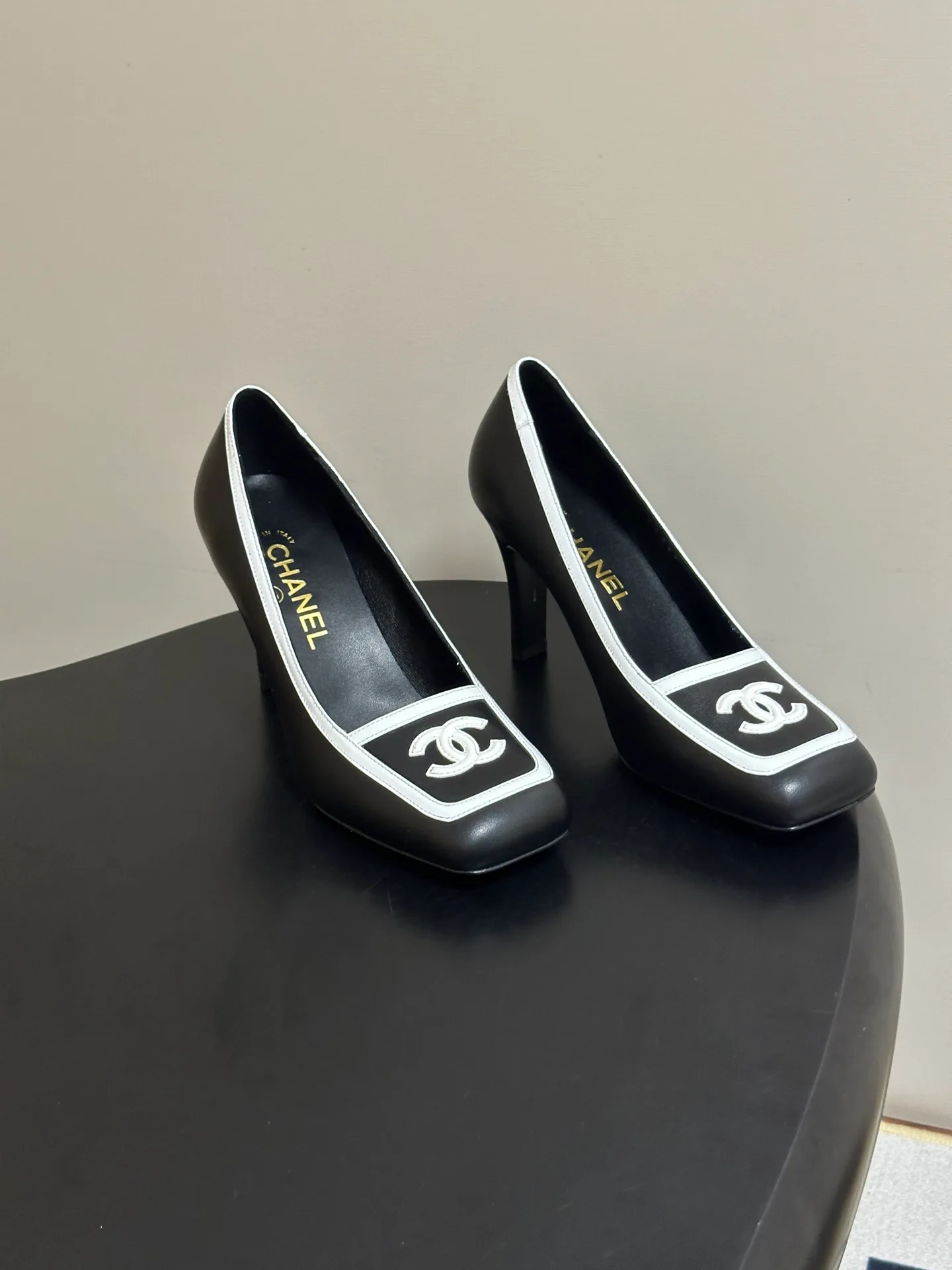 Туфли Женские Chanel 18049712