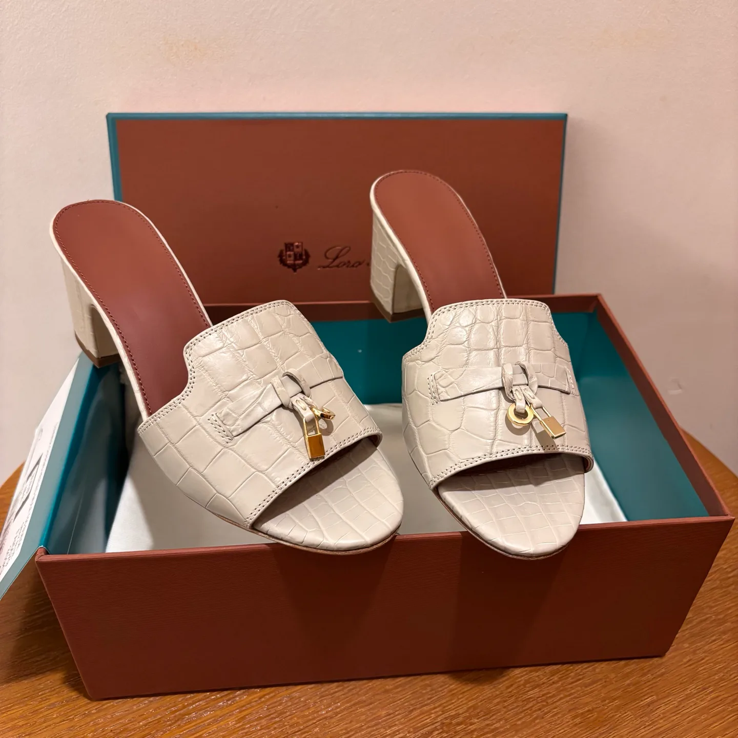 Босоножки Женские Loro Piana 13470240