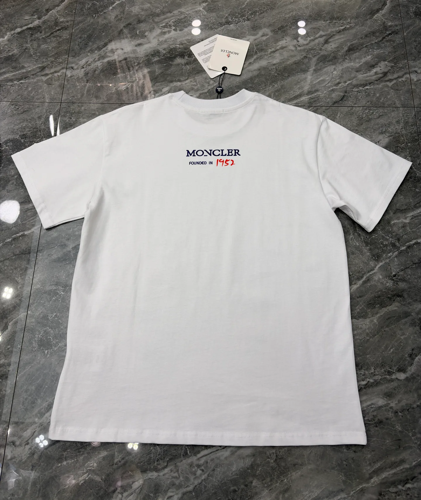 Футболки Женские Moncler 11424371