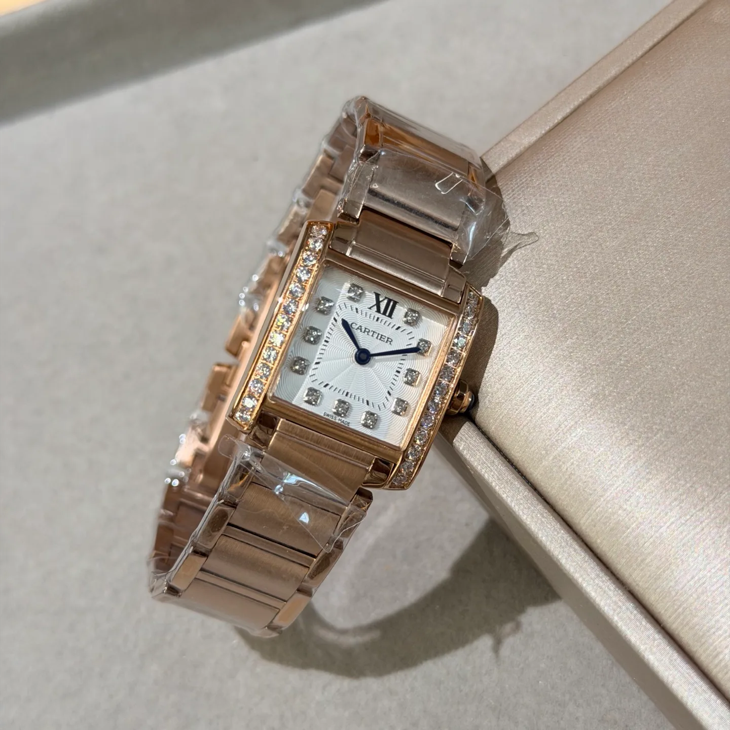 Часы Женские Cartier 17650367