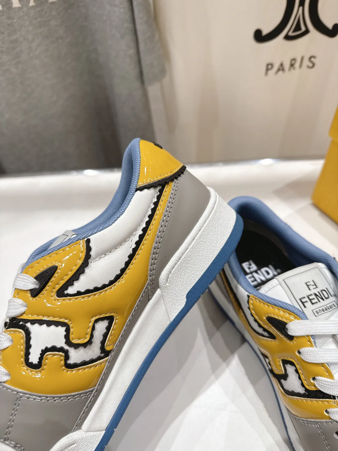 Кроссовки Женские Fendi 17908431