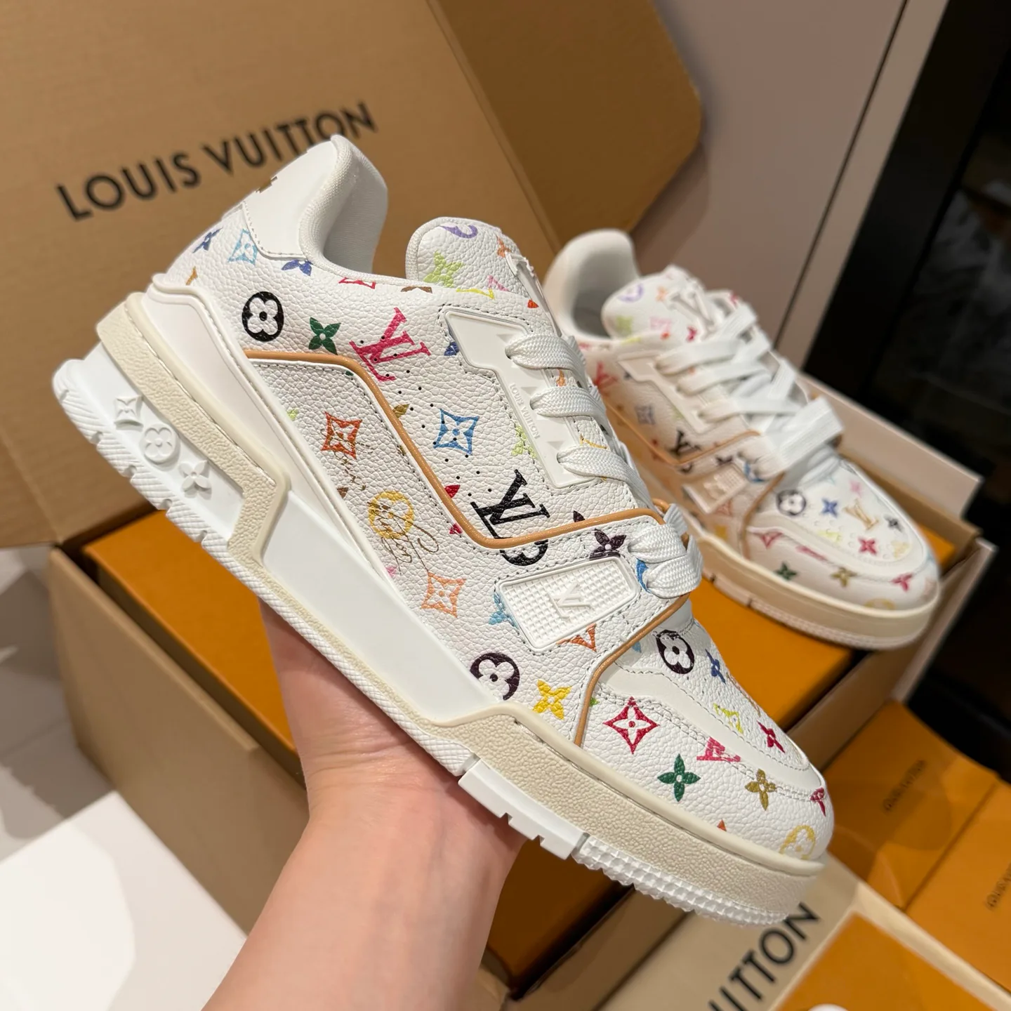 Кроссовки Женские Louis Vuitton 18121549
