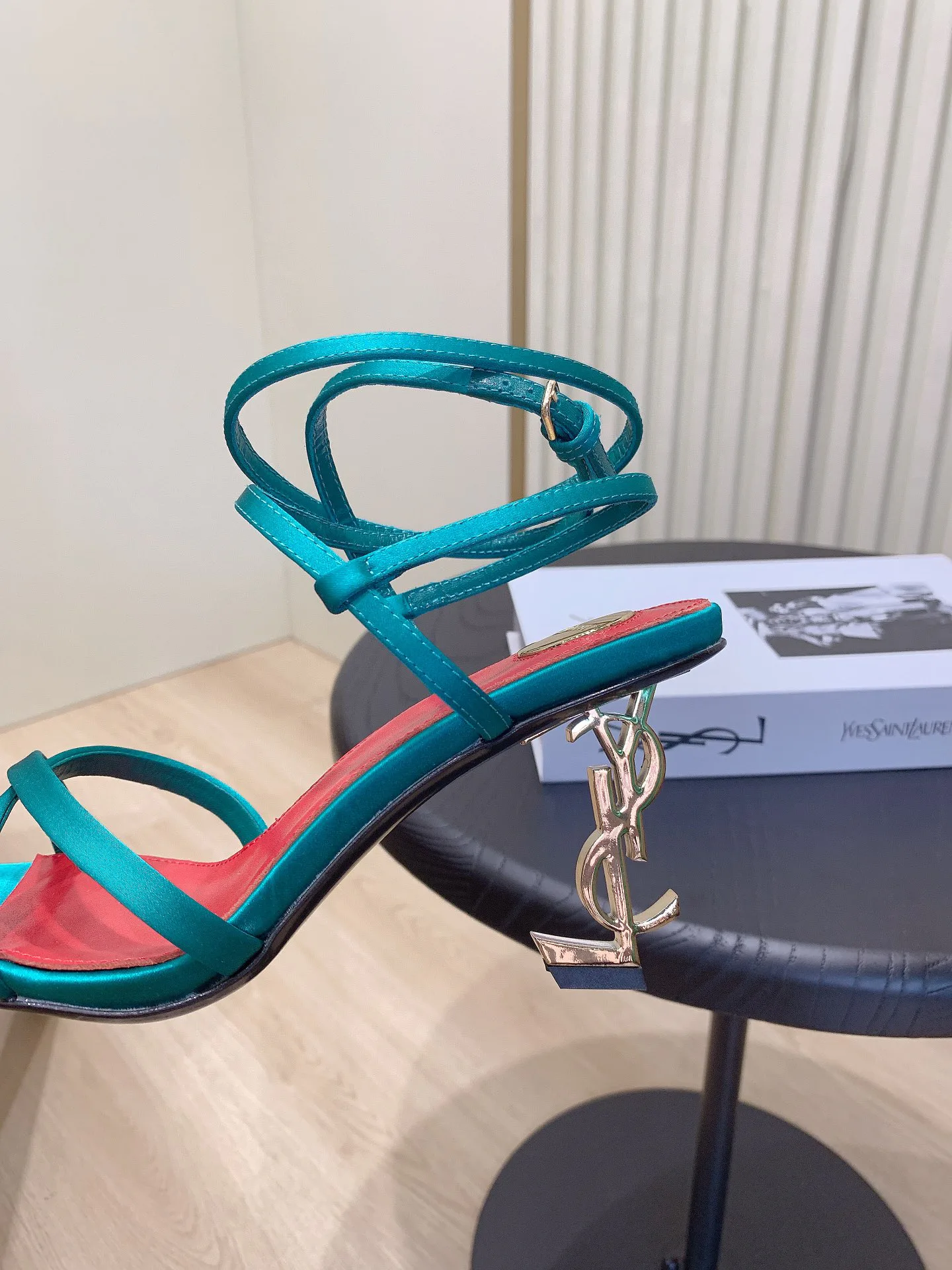 Босоножки Женские Saint Laurent 4511922