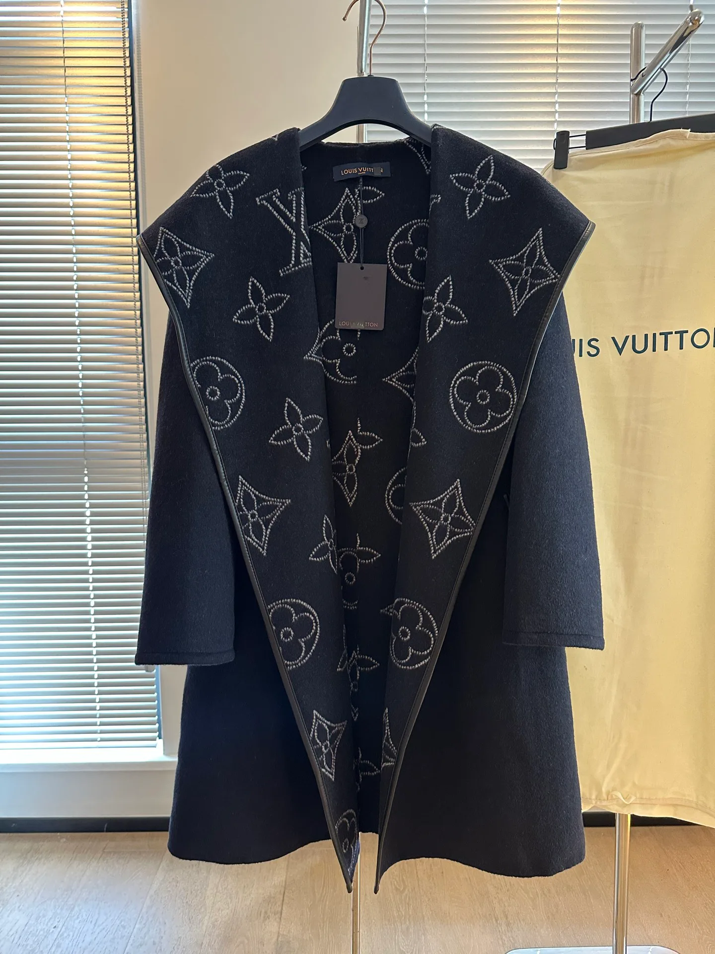 Пальто Женские Louis Vuitton 19189553