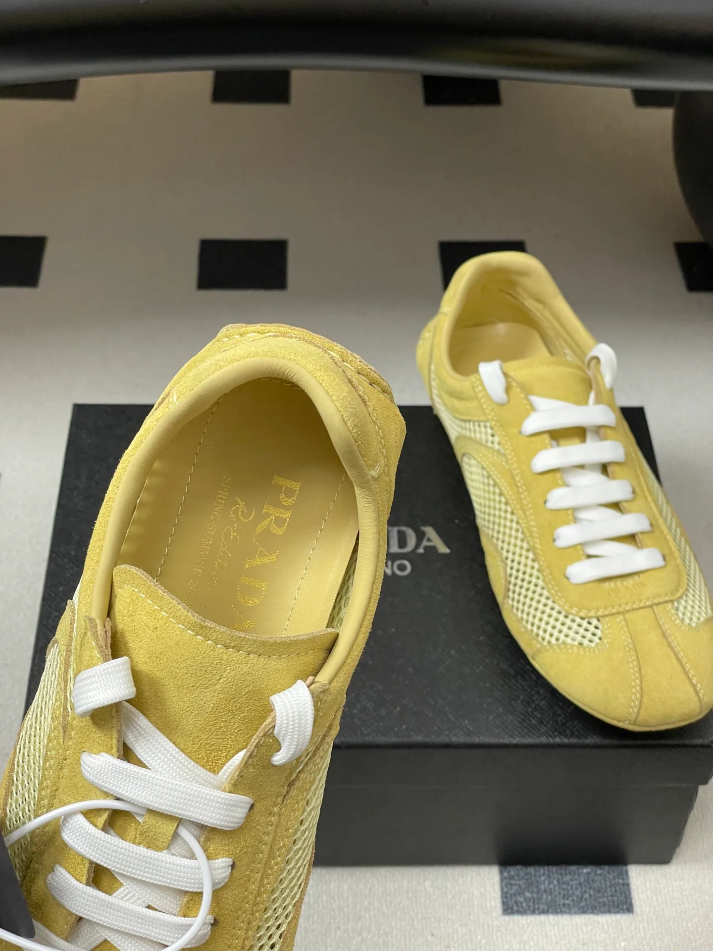 Кроссовки Женские Prada 11160232