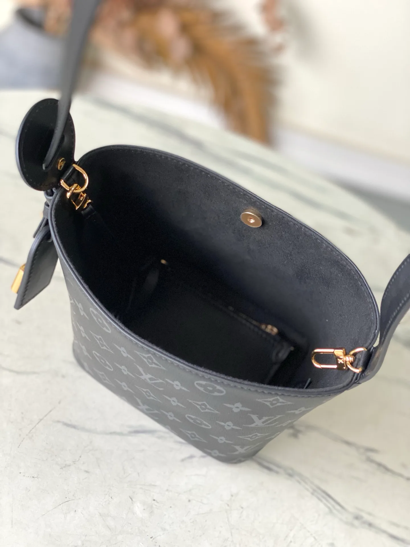 Классические Сумки Женские Louis Vuitton 18240363