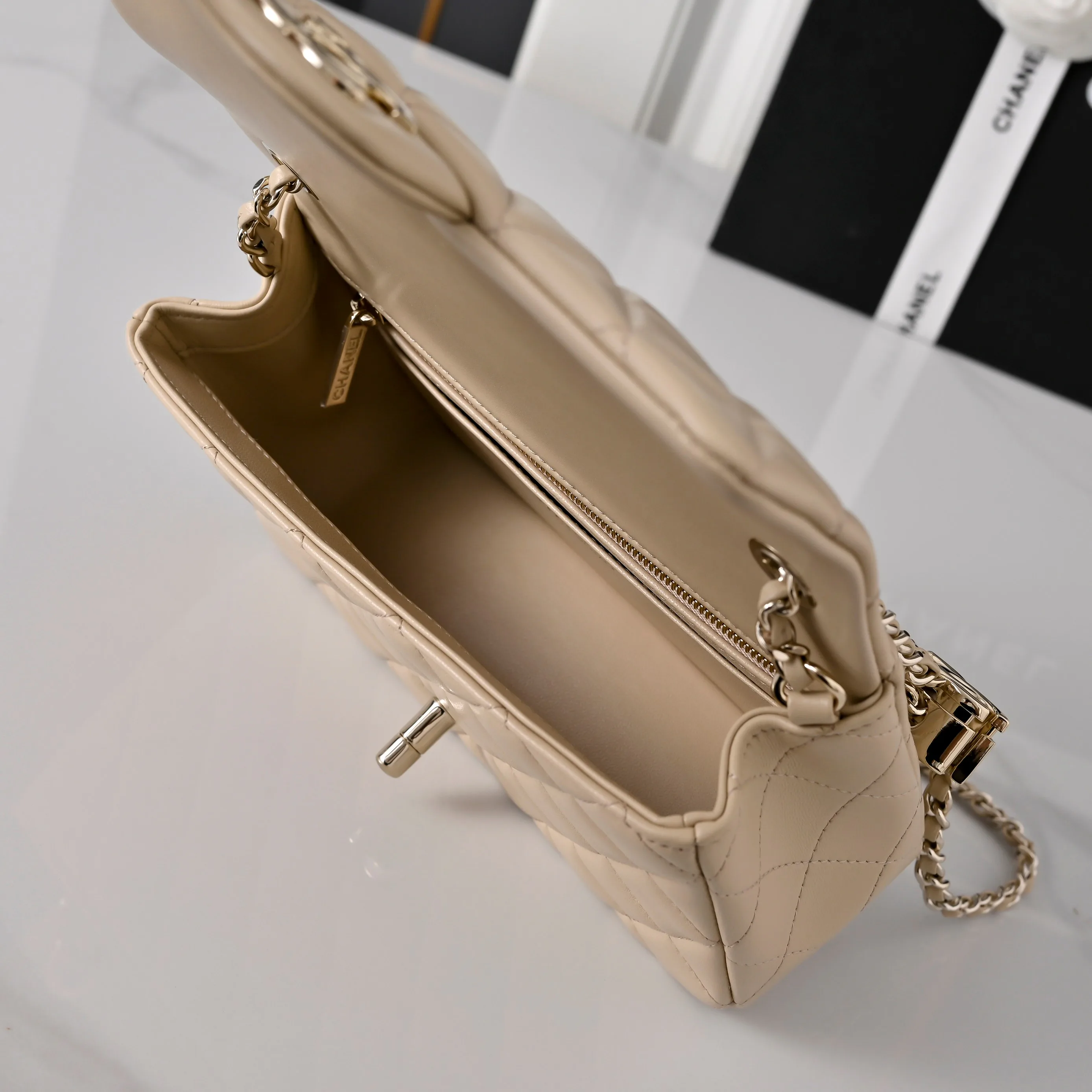 Классические Сумки Женские Chanel 18147937