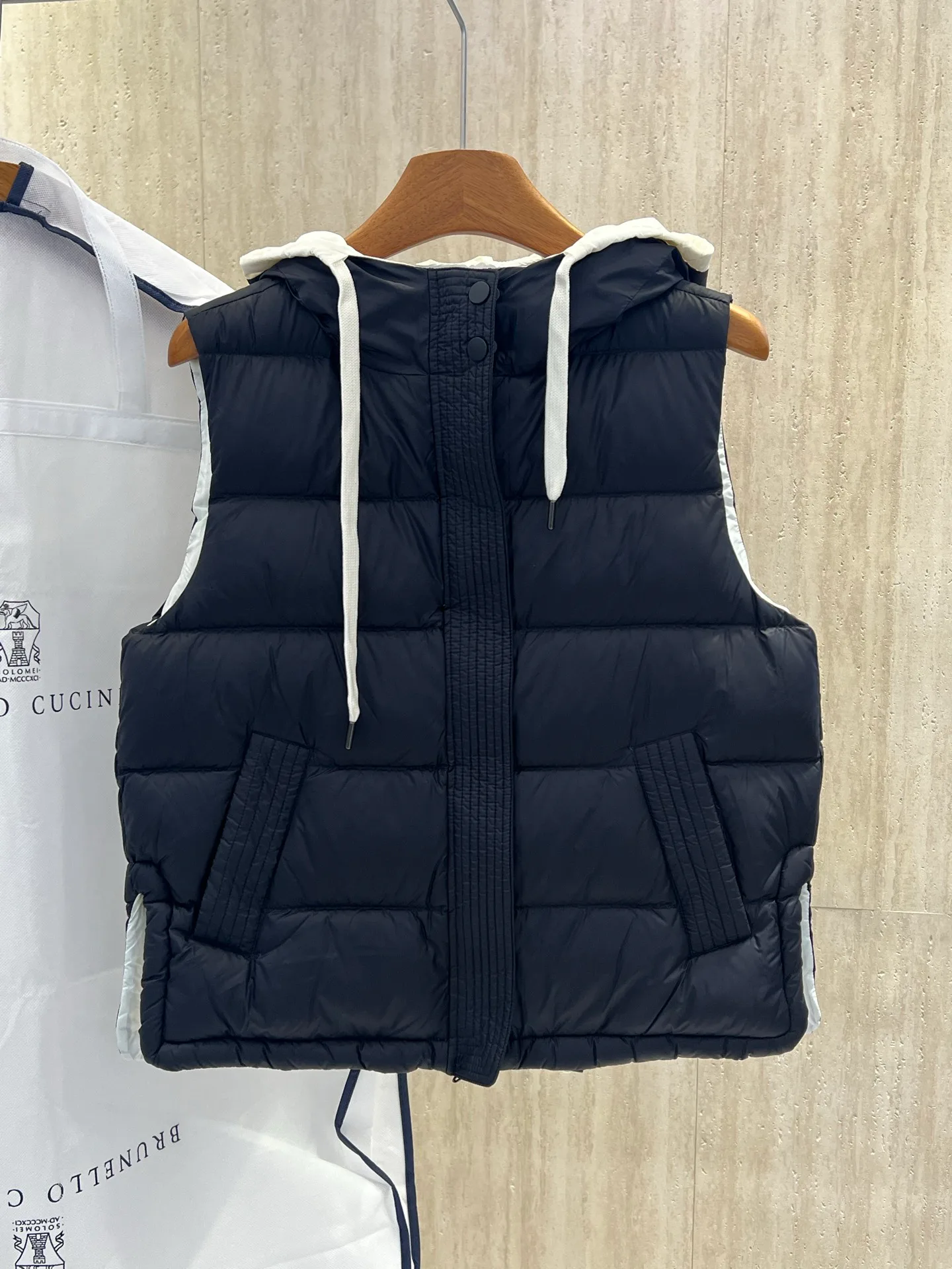 Жилеты Женские Brunello Cucinelli 18417987