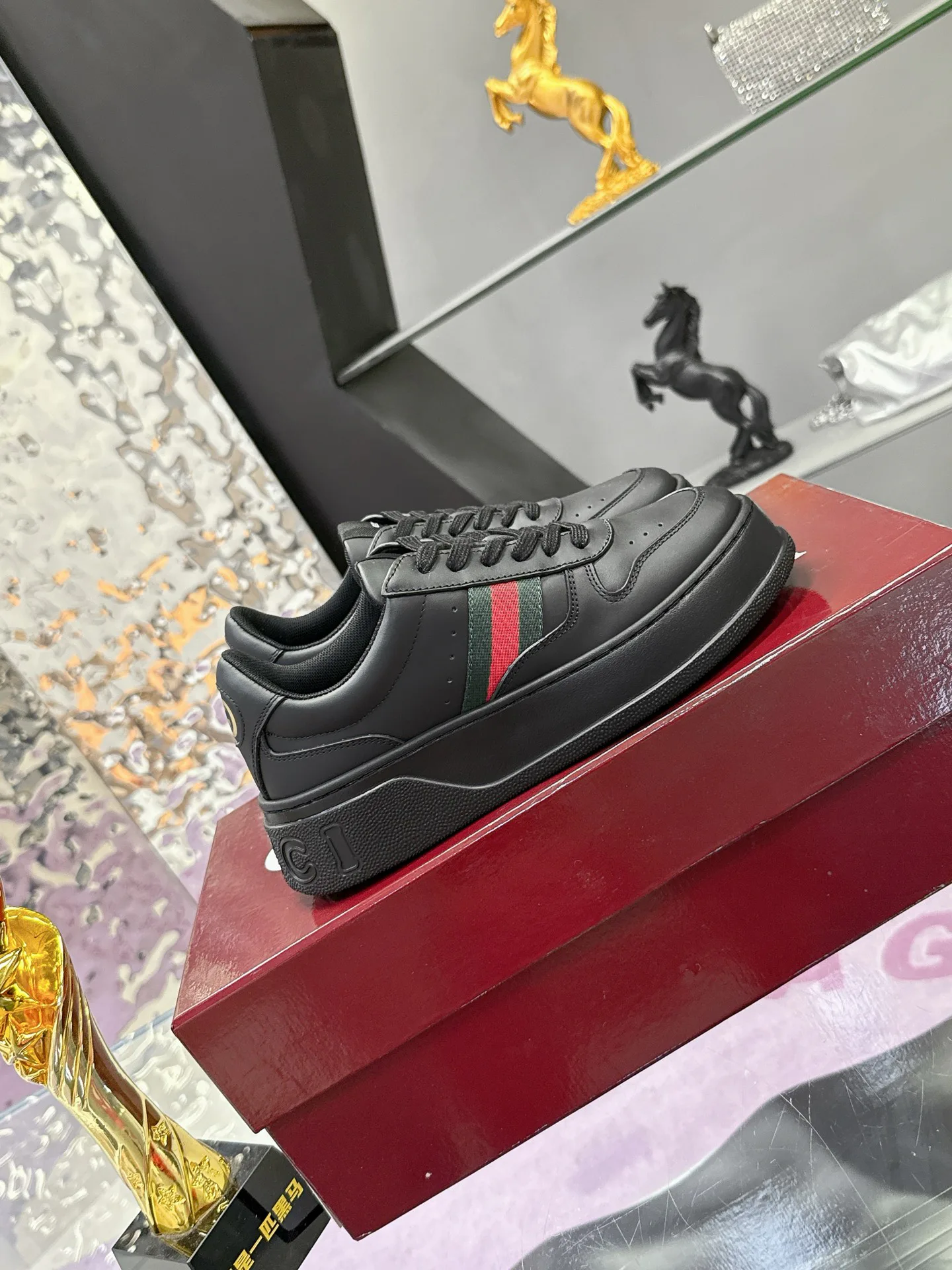 Кроссовки Женские Gucci 5402076