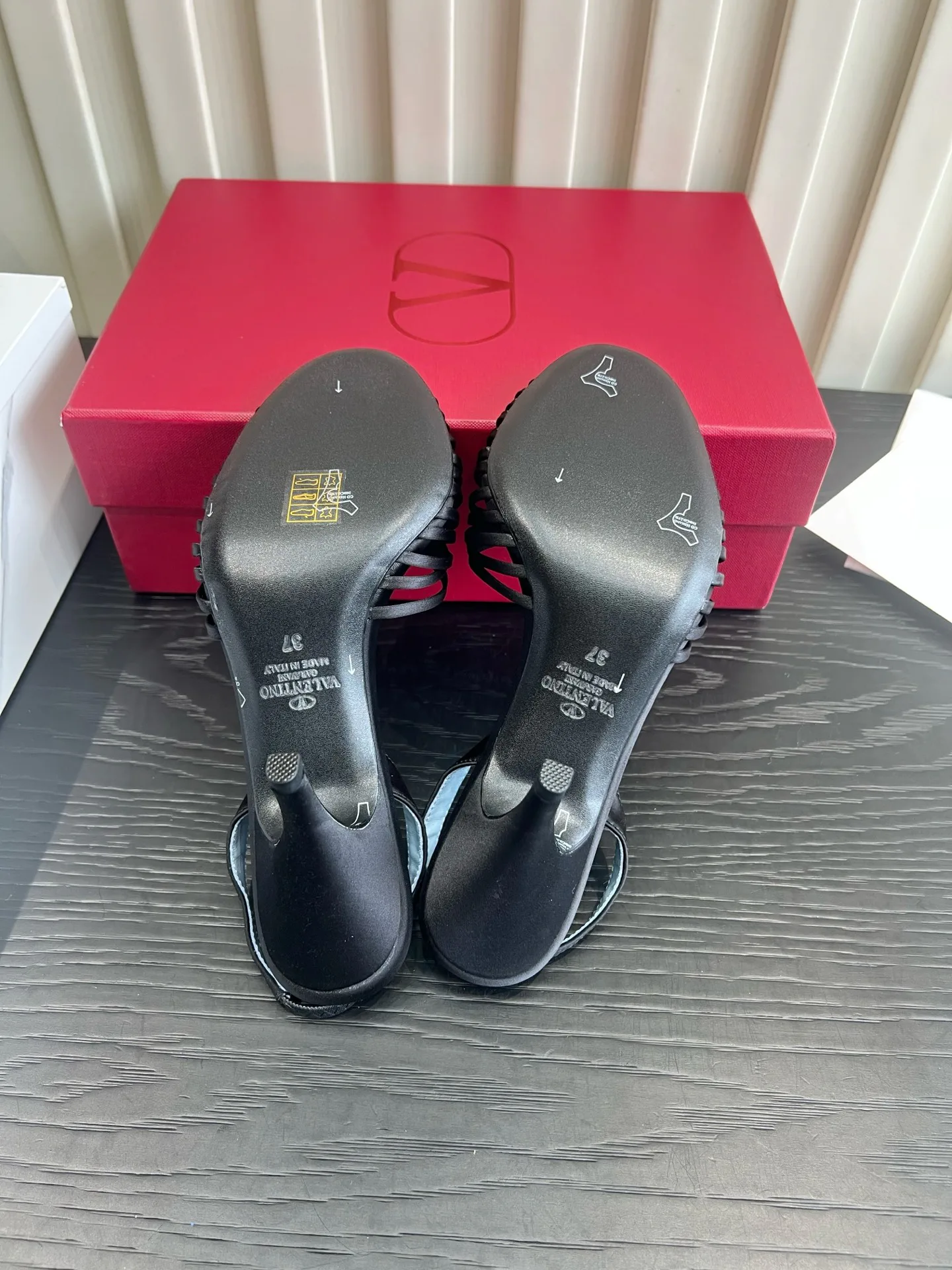 Босоножки Женские Valentino 18322866