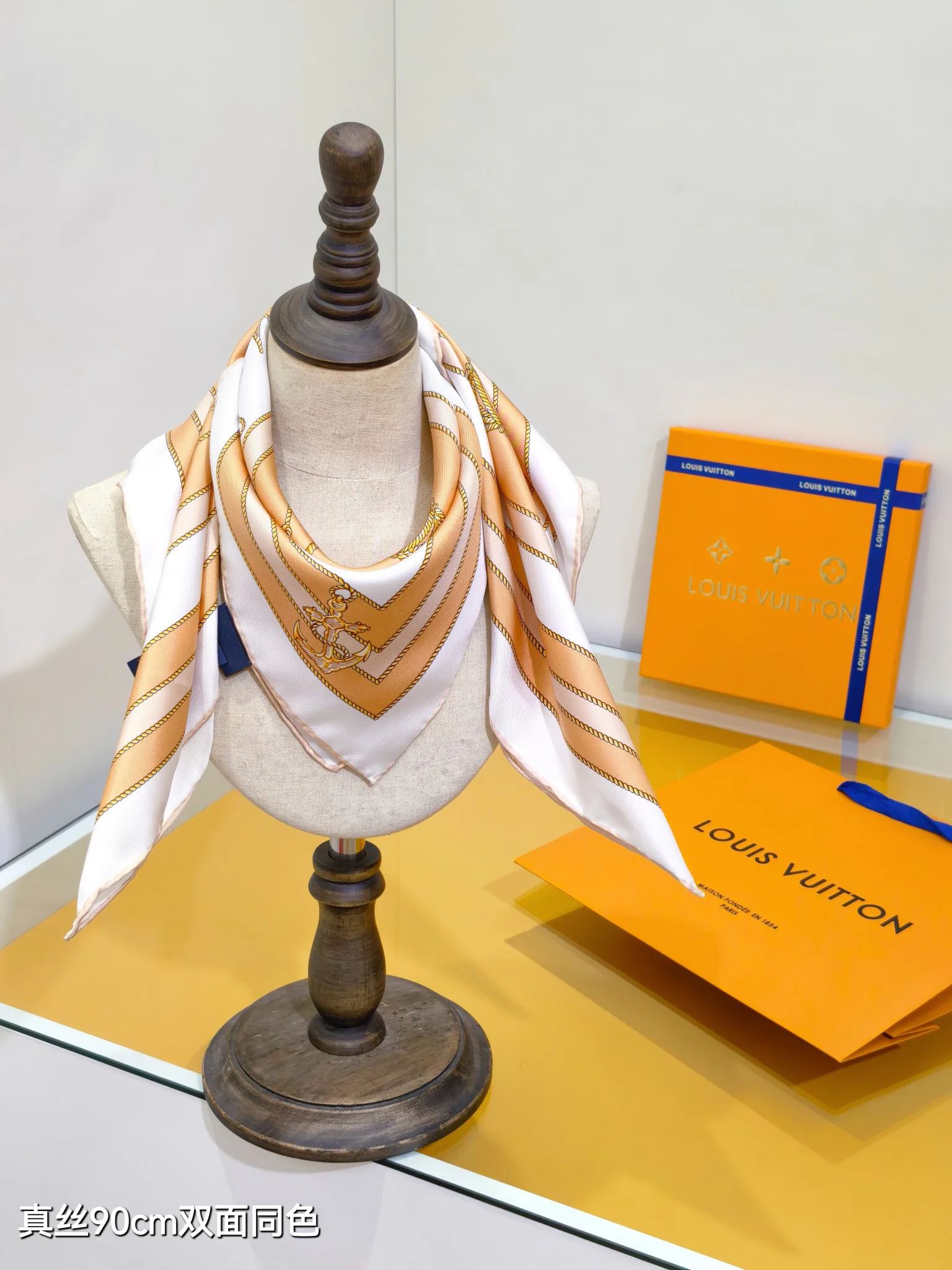 Текстиль Louis Vuitton 12684029